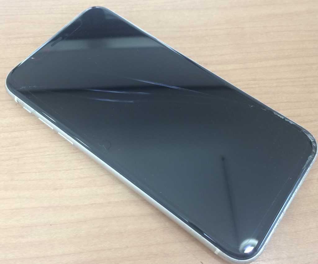 iPhone11のガラス割れ