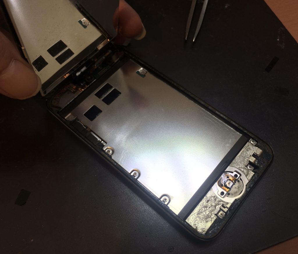 iPodtouch4分解中