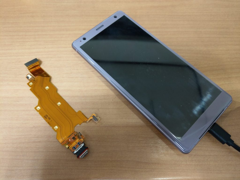 XperiaXZ2 ドック 充電口 修理 本厚木