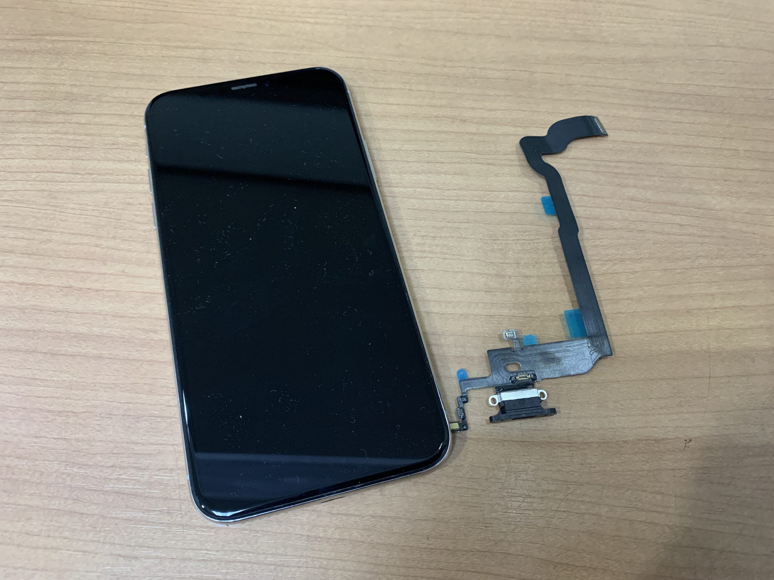 【iPhoneX】ドックコネクタ交換（新百合ヶ丘） 最長1年保証 アイフォン/スマホ修理の RepairWorld