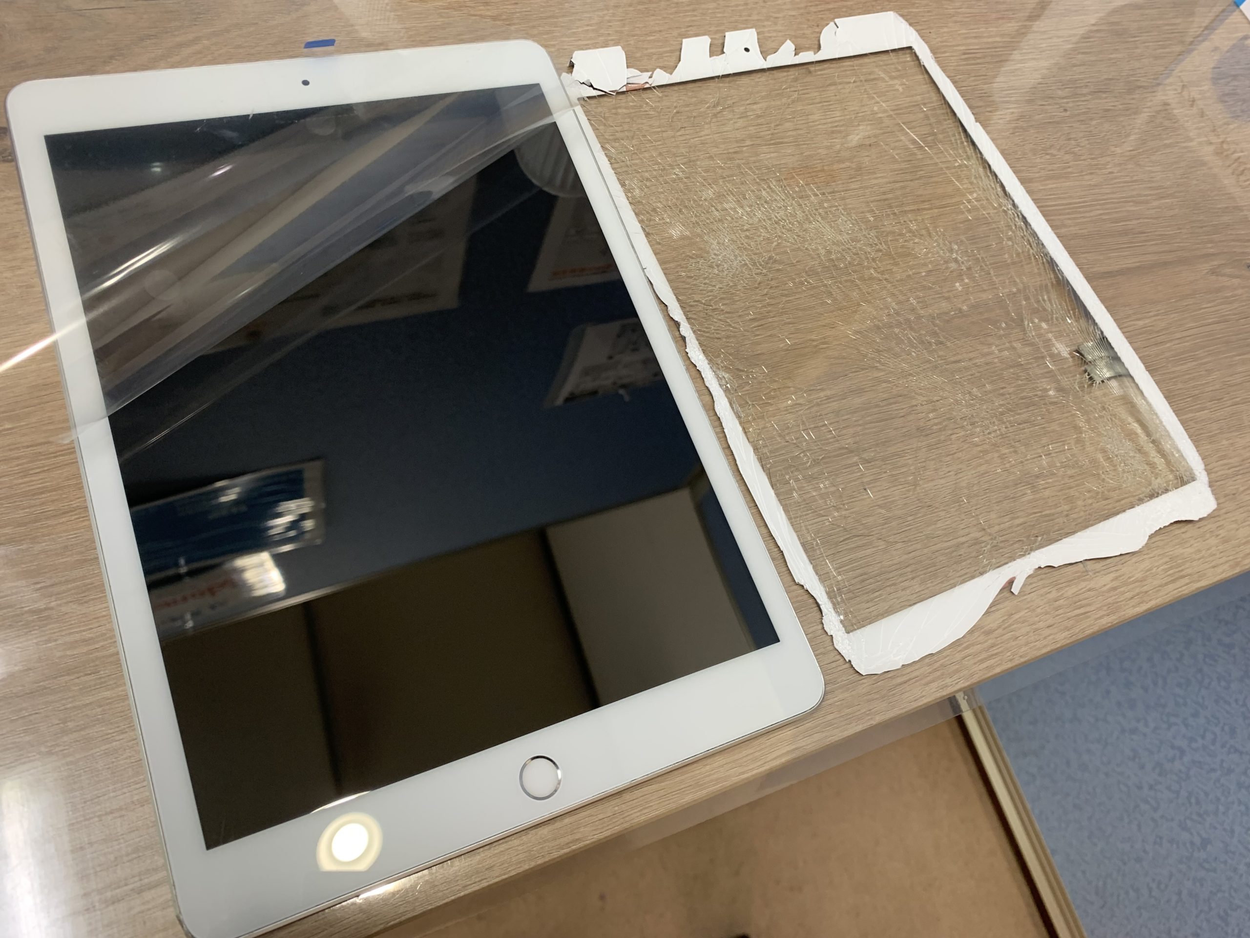 【iPad7】ガラス割れ修理（海老名店）
