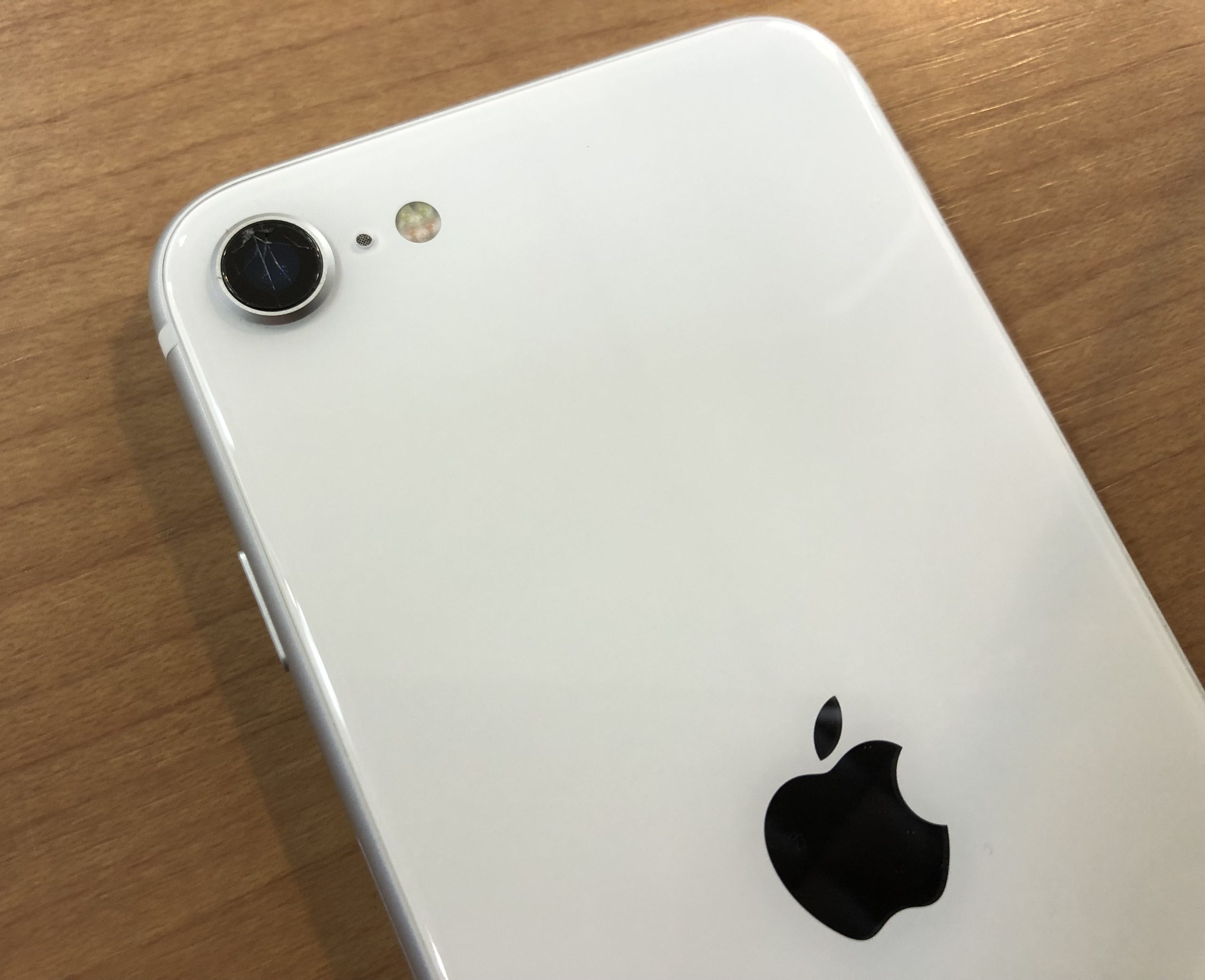 【iPhoneSE2】カメラレンズ割れ（本厚木）