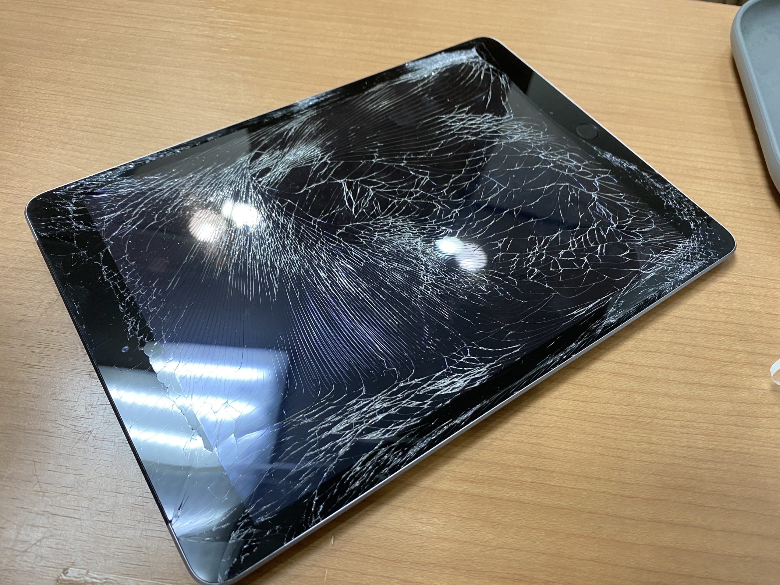【iPad5】バキバキガラス割れ（海老名店）