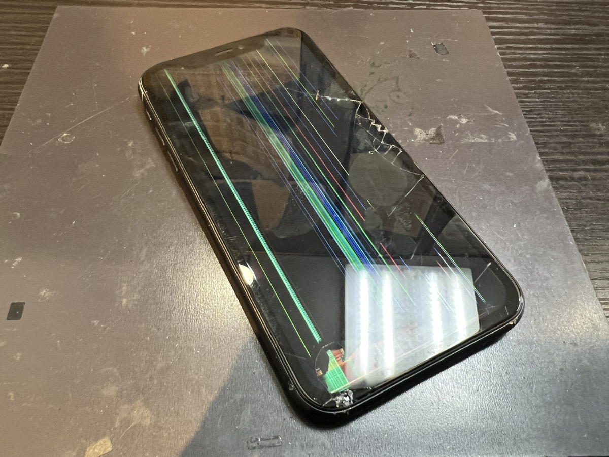 【iPhone11】割れて何も見えない液晶修理（本厚木）