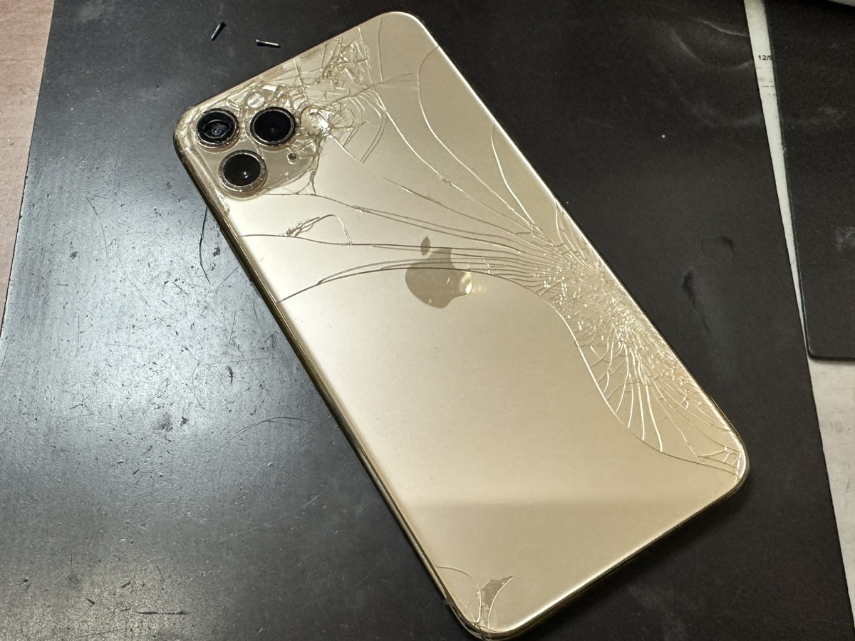 【iPhone 11 Pro Max】背面交換修理（海老名）