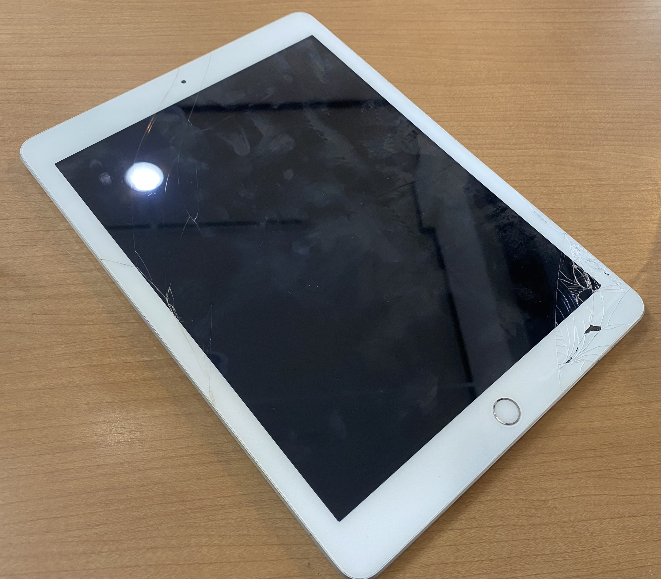【iPad5】ガラス割れ一部タッチ不良（本厚木）