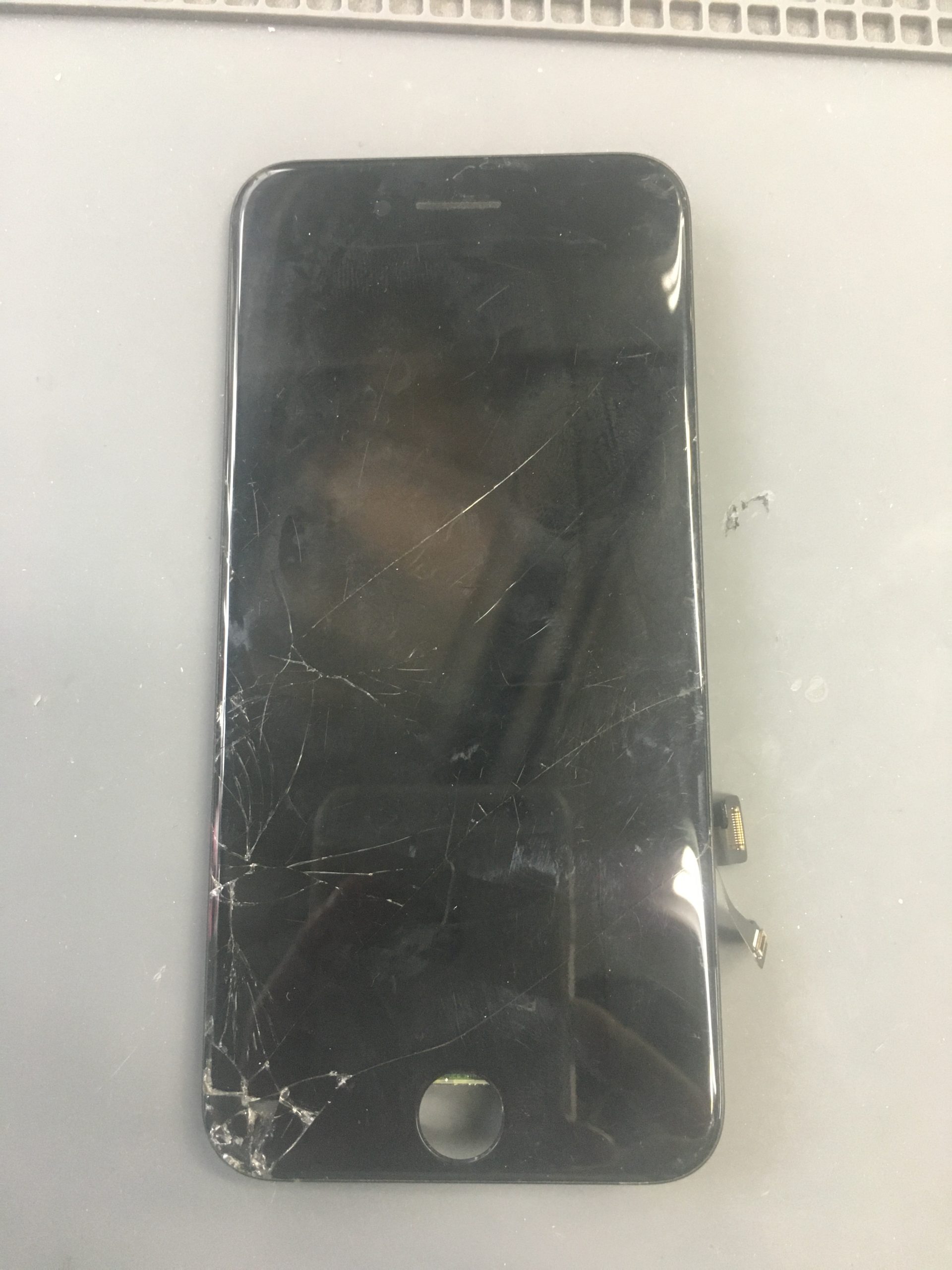 【iPhoneSE2】フロントパネル交換（練馬店）