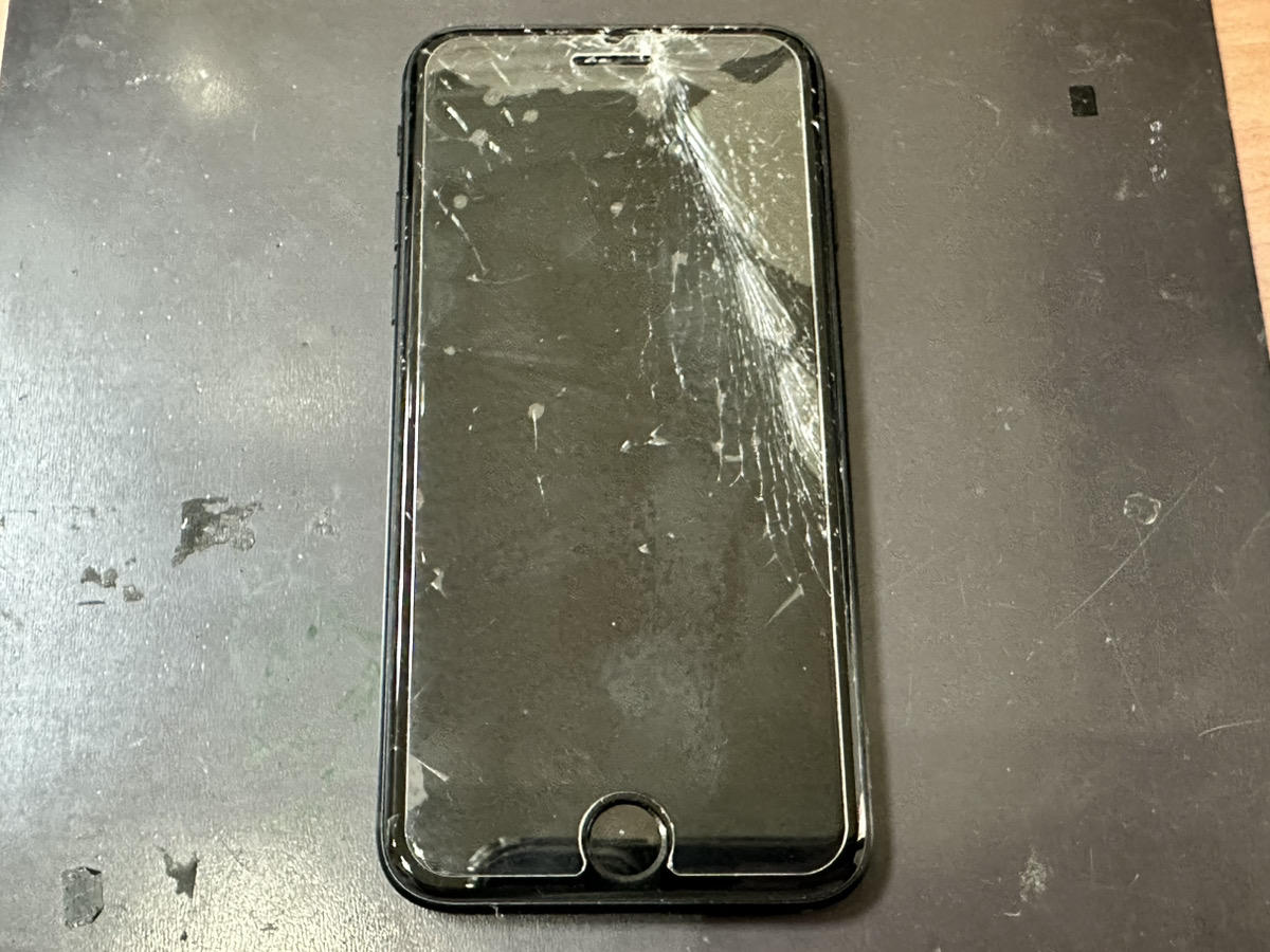 【iPhoneSE3】落下による画面割れ（本厚木）