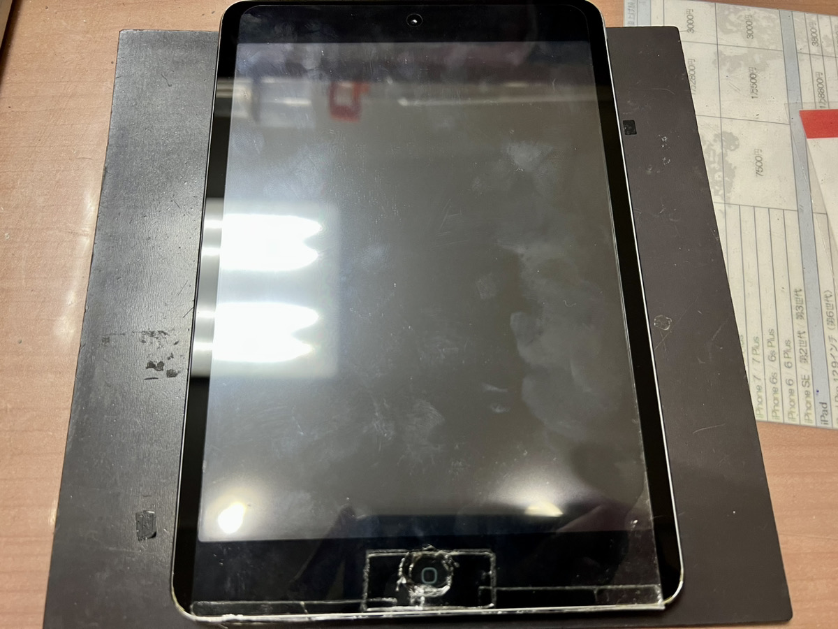 【iPad mini2】突然画面が真っ赤になって動かなくなった（伊勢原）