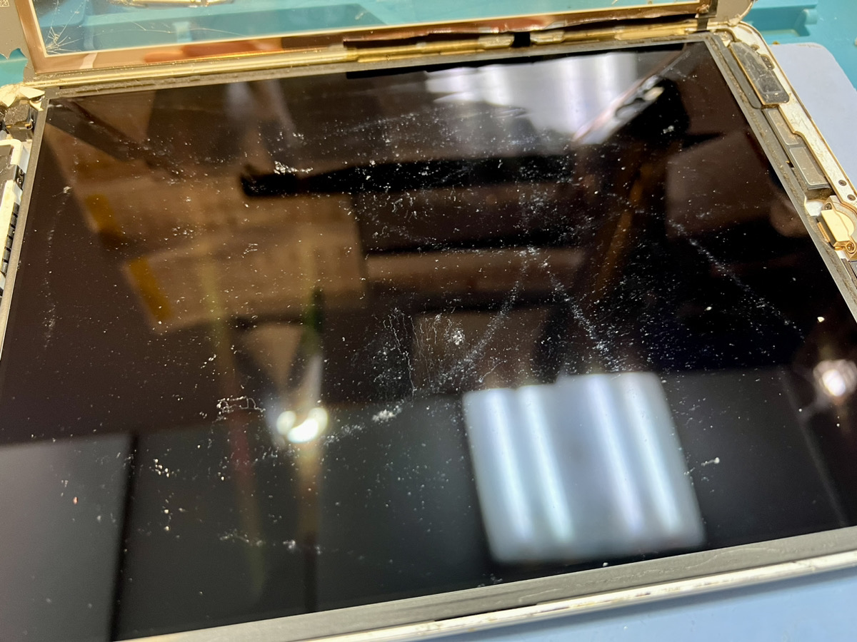 【iPad8】画面割れを放っておくと…（本厚木）