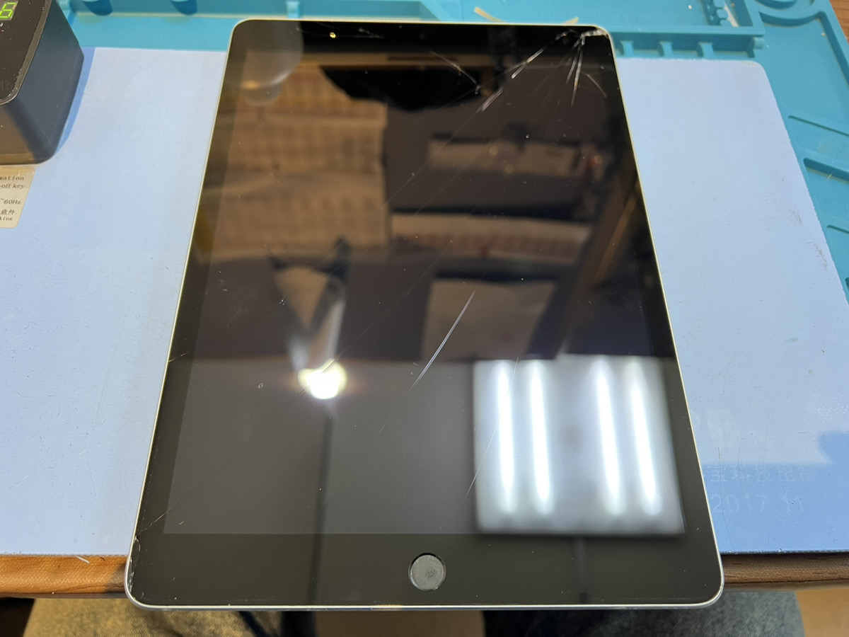 【iPad 9】画面割れ修理（本厚木）