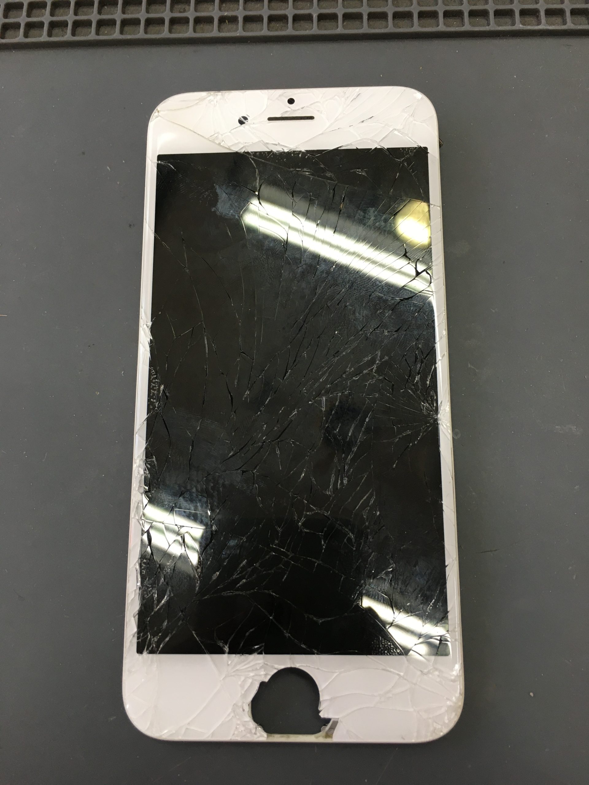 【iPhone6】画面割れ修理（練馬店）