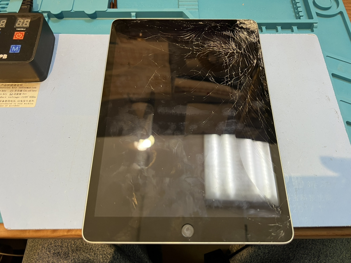 【iPad7】画面が割れてしまったiPadの修理（本厚木）