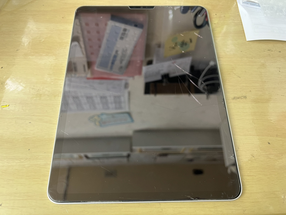 【iPad Pro 11インチ】割れてしまった液晶画面の修理（新百合ヶ丘）