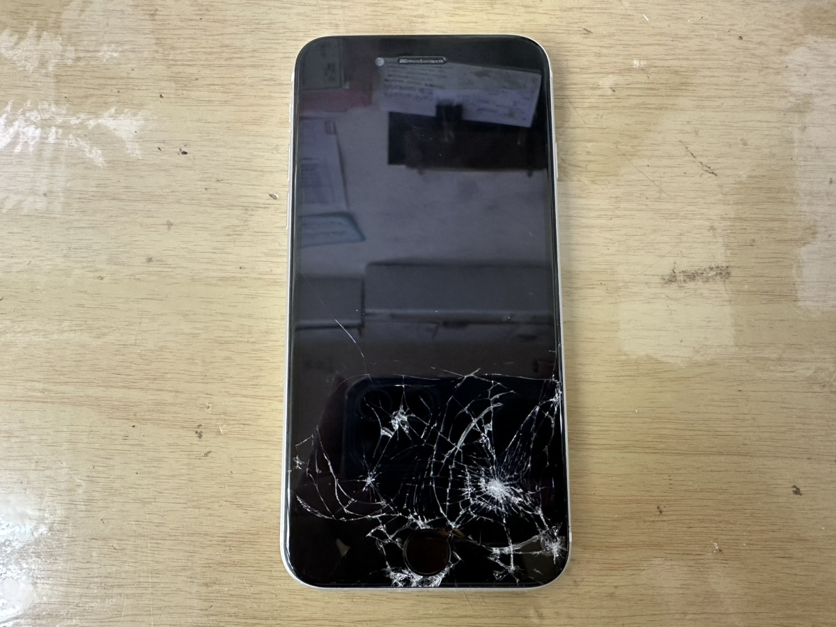 【iPhoneSE2】液晶画面交換修理（本厚木）