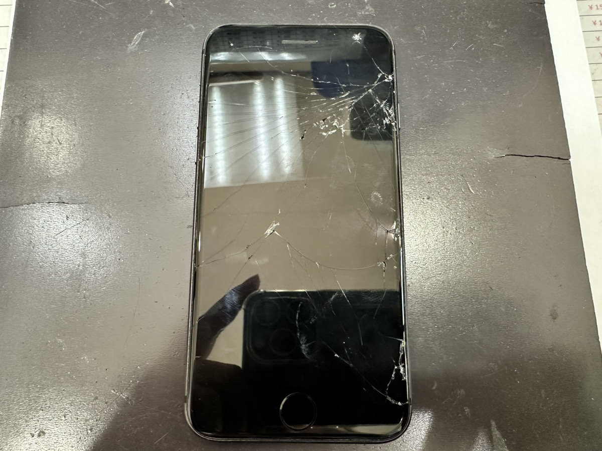 【iPhone8】液晶画面交換修理（海老名）
