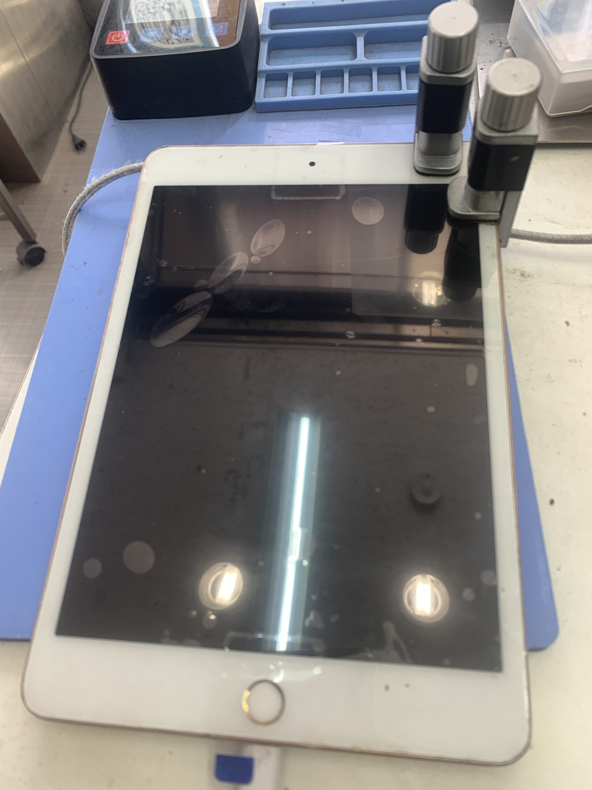 iPad mini 5液晶交換・フレーム修正【練馬】