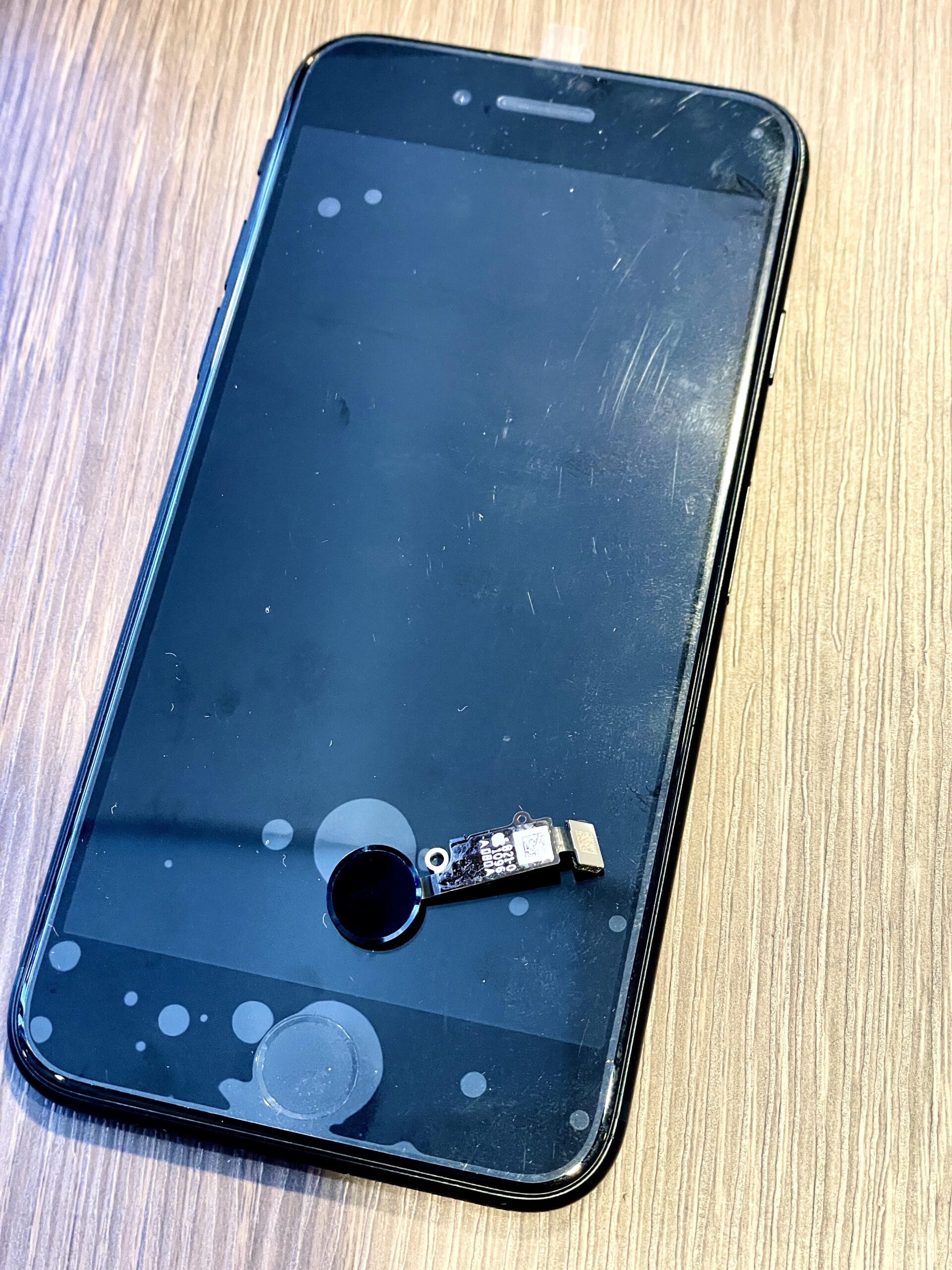 iPhoneSEホームボタン修理（本厚木店）