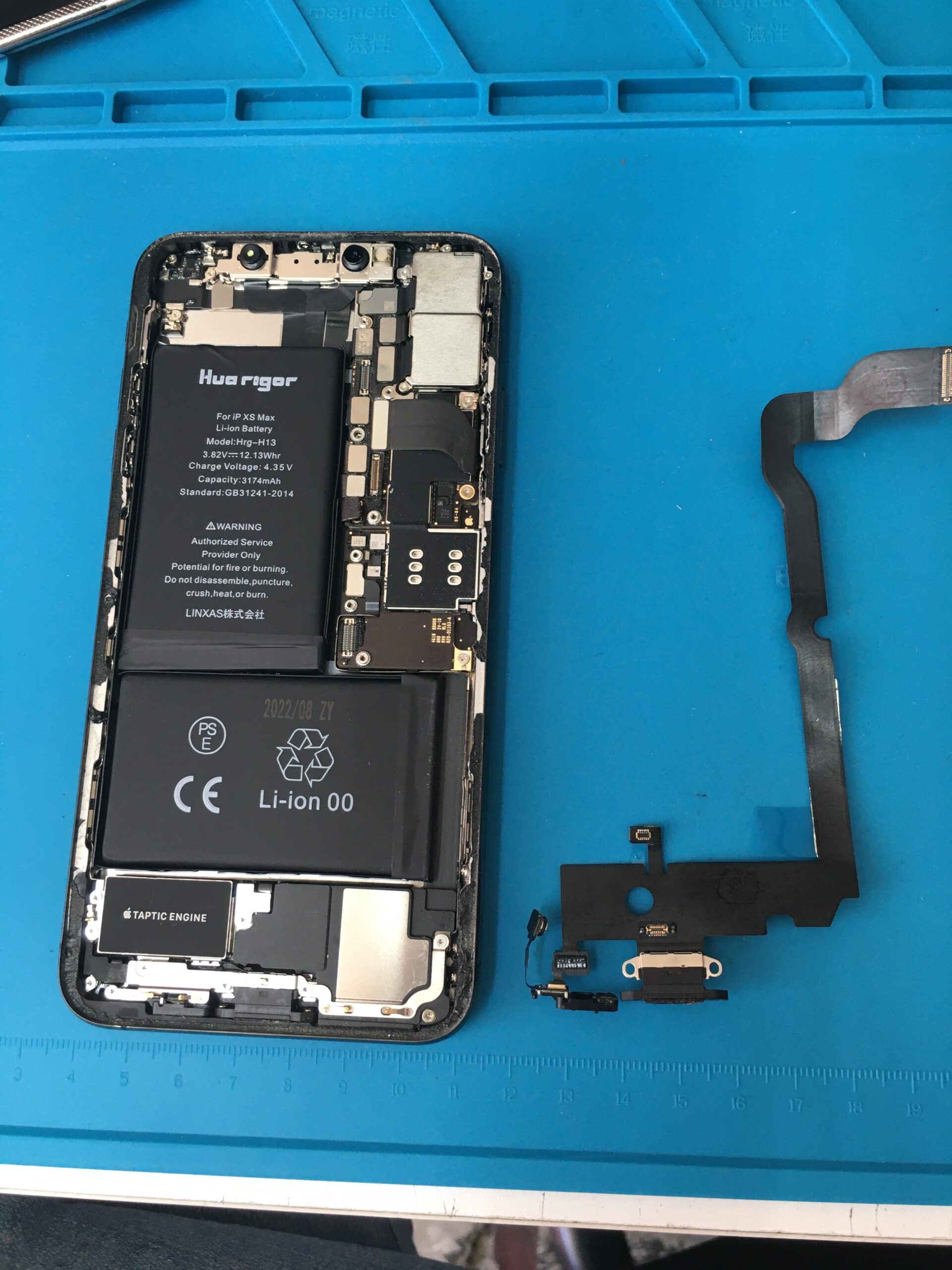 iPhoneXS MAX 充電コネクタ修理＆大容量バッテリー交換半額サービス【東久留米】