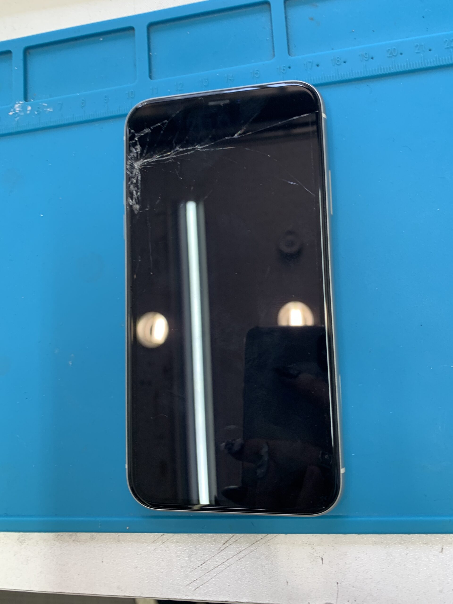 iPhoneSE 液晶交換【練馬店】