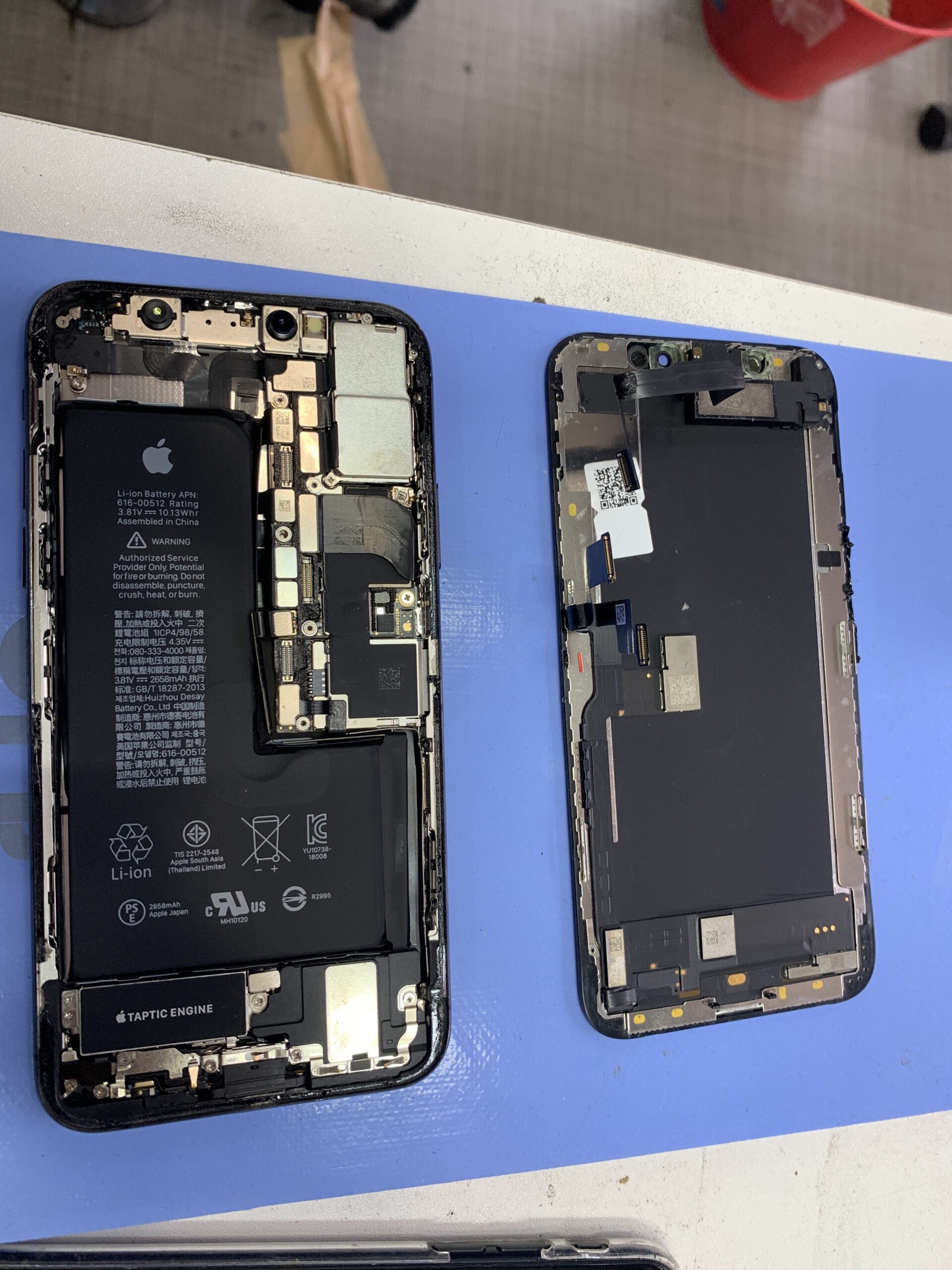 iPhone Xs 液晶交換＊バッテリー半額＊【練馬店】