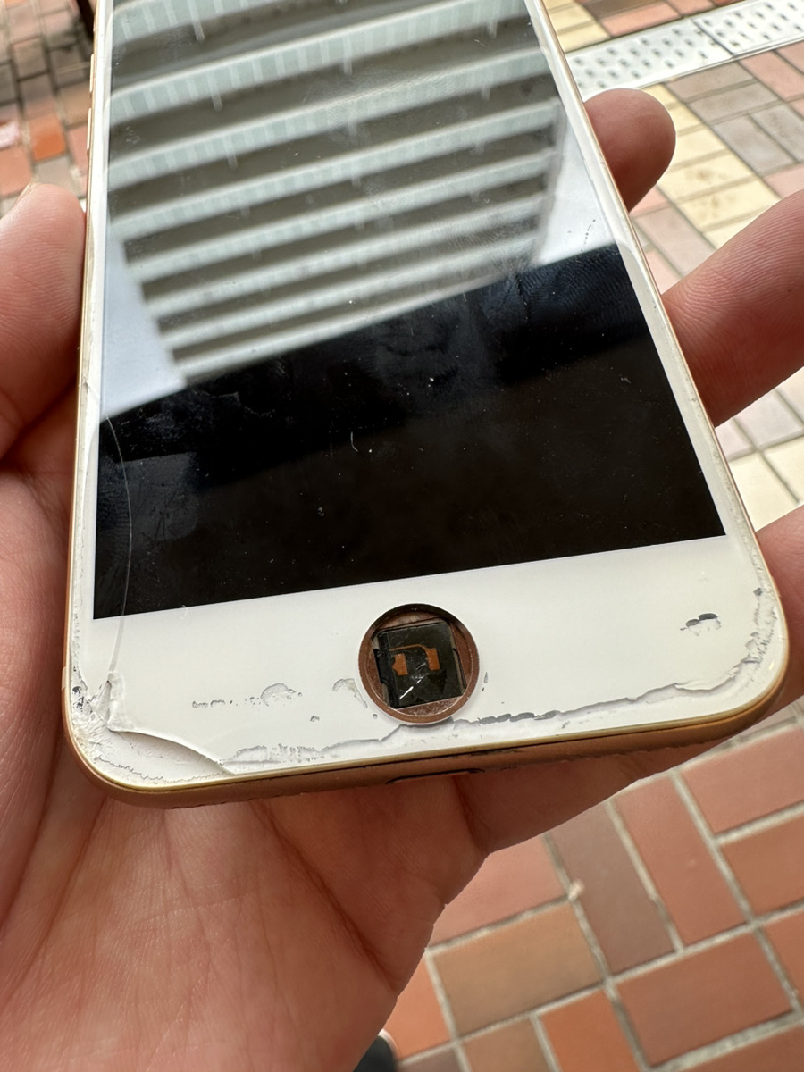 iPhone8 ホームボタンとパネル交換【石神井公園店】
