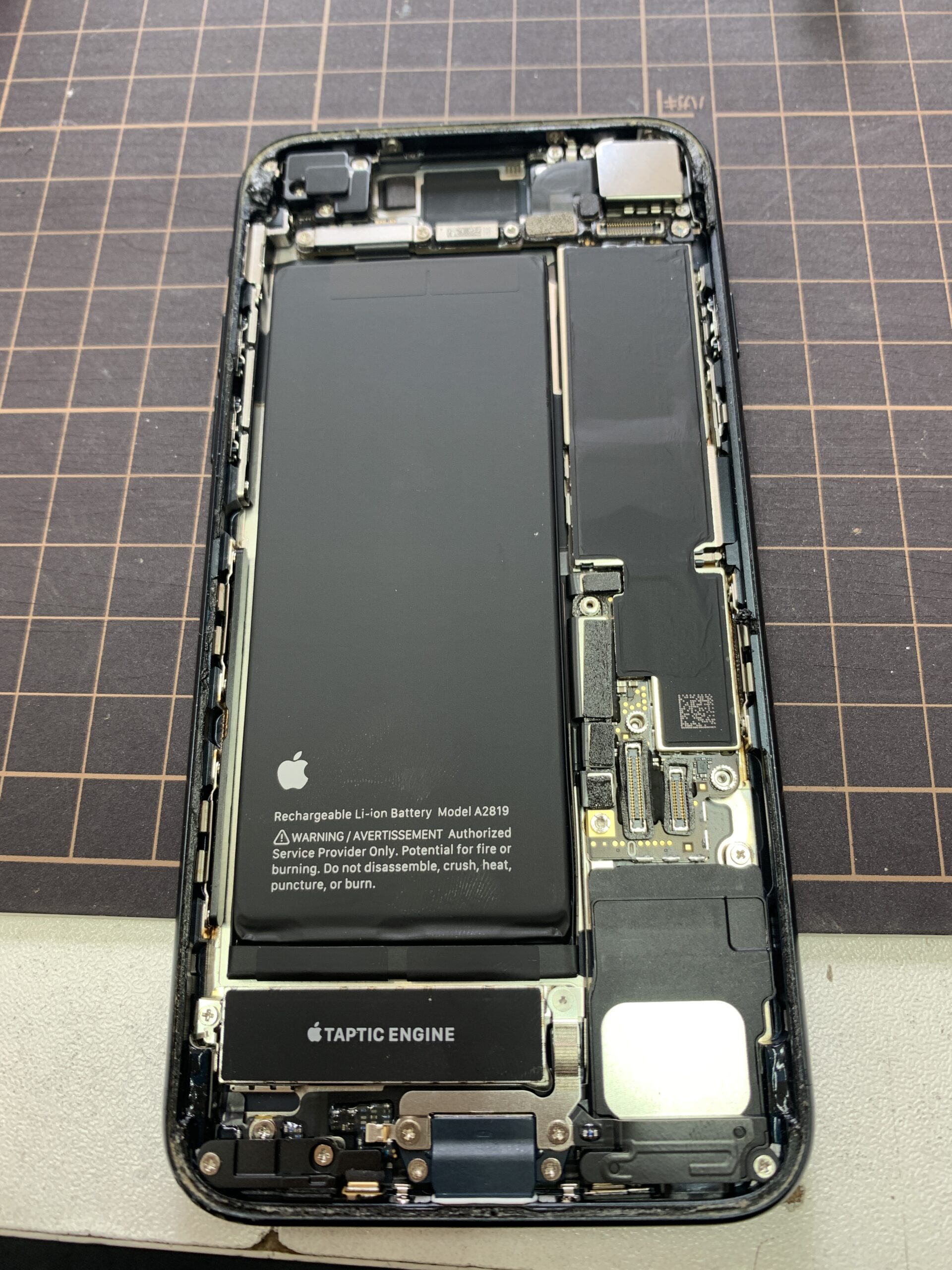 iPhoneSE3 アウトカメラ交換【練馬店】