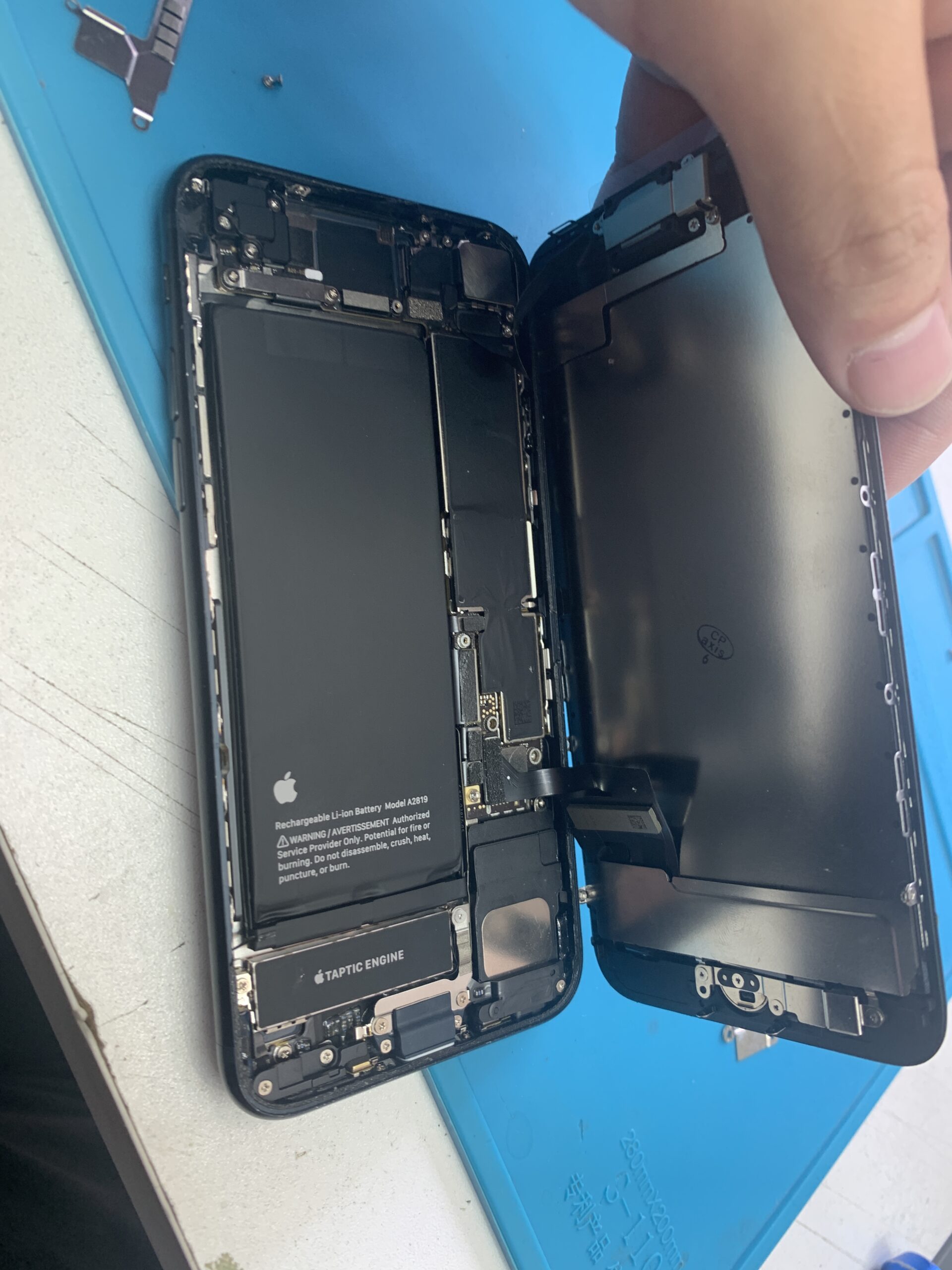 iPhoneSE3 パネル交換【練馬店】