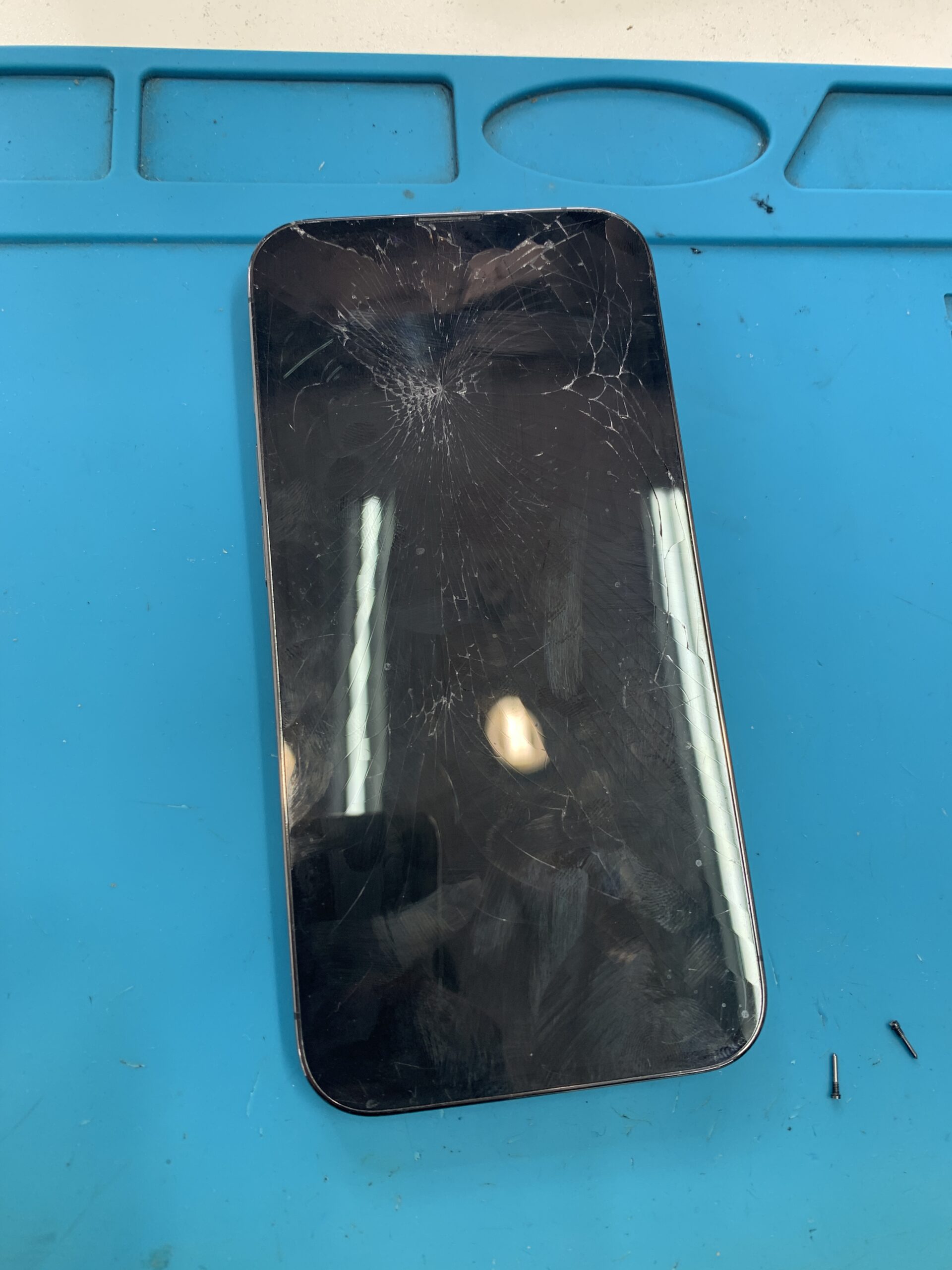 iPhone13Pro 液晶交換【練馬店】