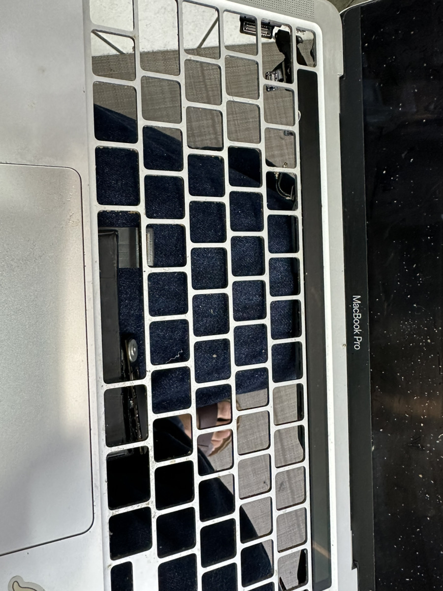 MacBookPro　キーボード交換　【練馬店】