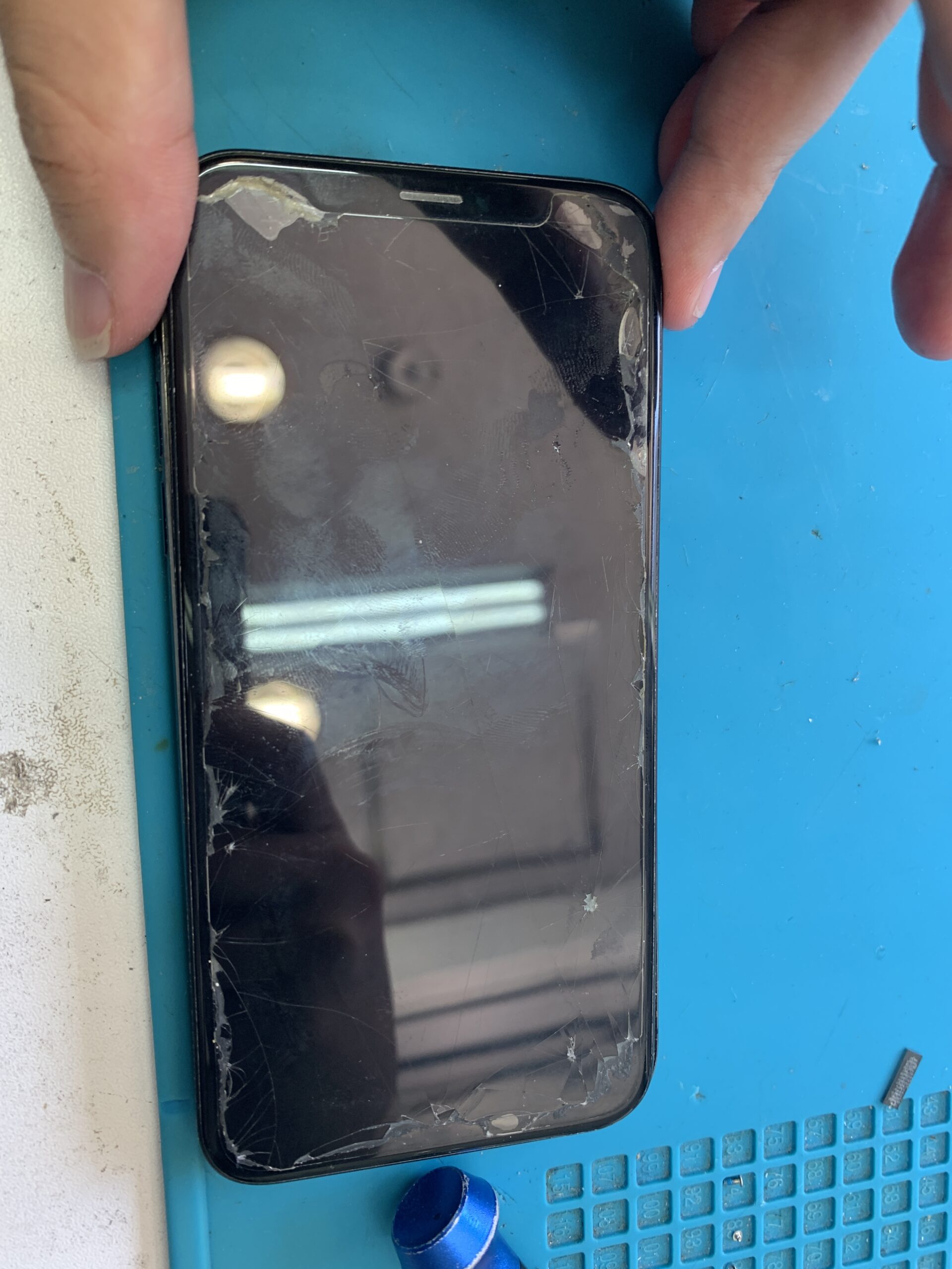 iPhone X 液晶交換作業【練馬店】