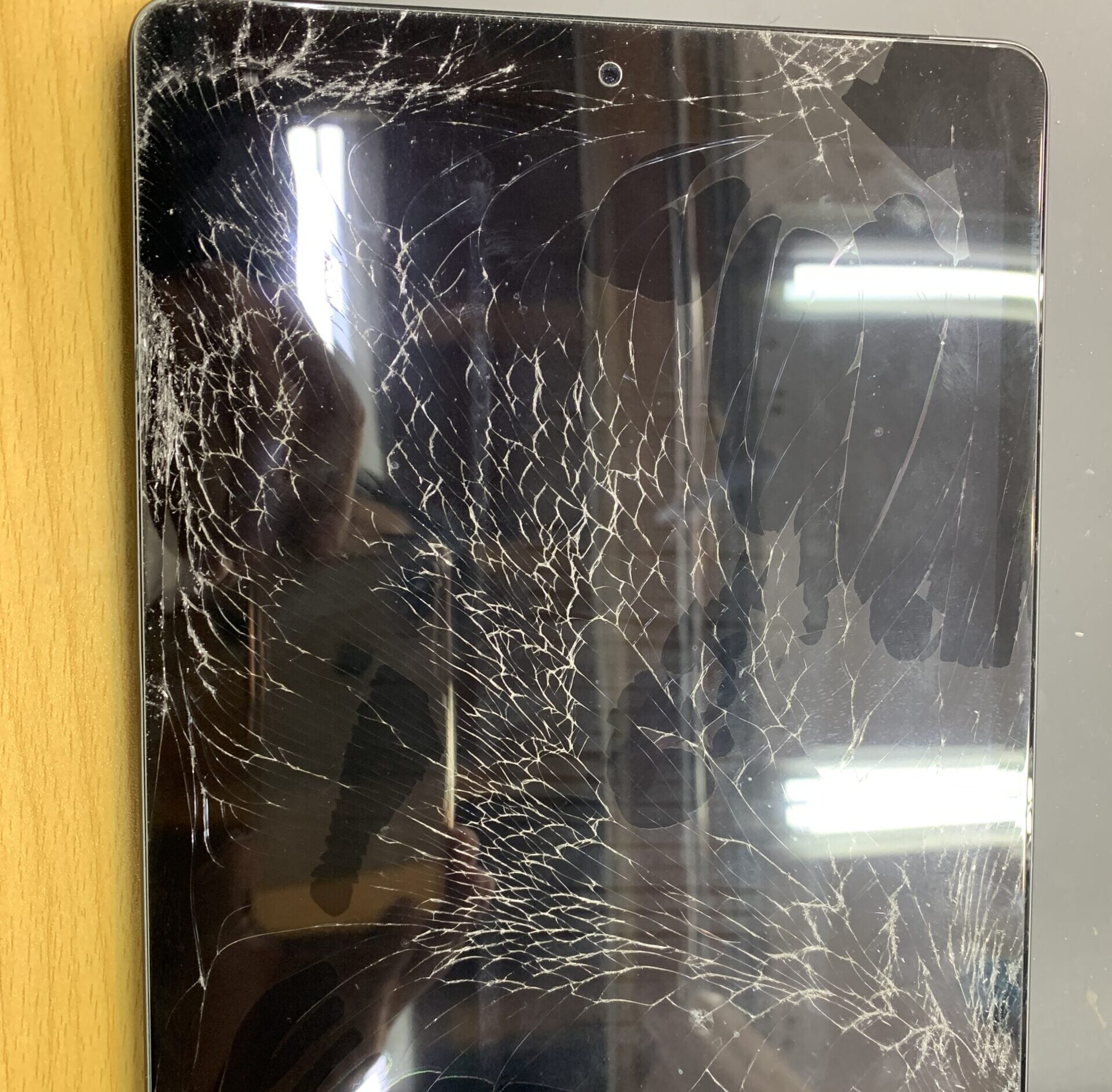 iPad9 画面割れ修理【石神井公園店】