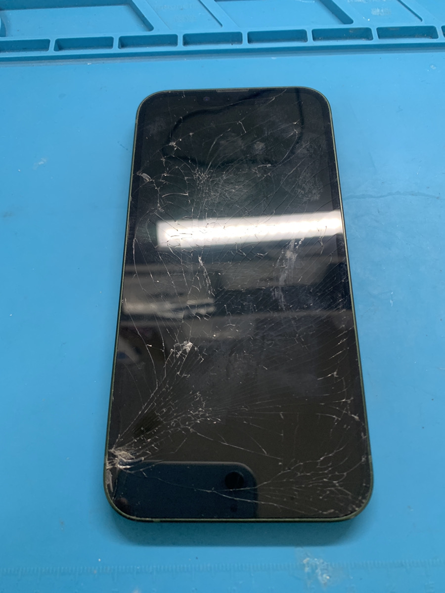 iPhone13 液晶パネル交換【東久留米店】