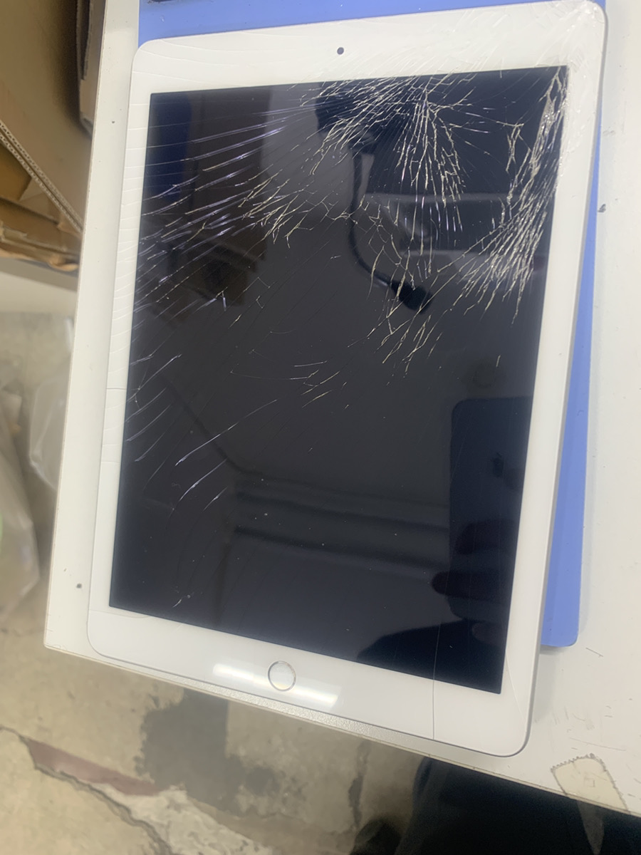 iPad5 デジタイザー交換【東久留米店】