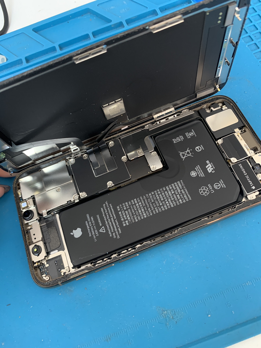 iPhone11Pro　液晶・バッテリー交換【東久留米店】
