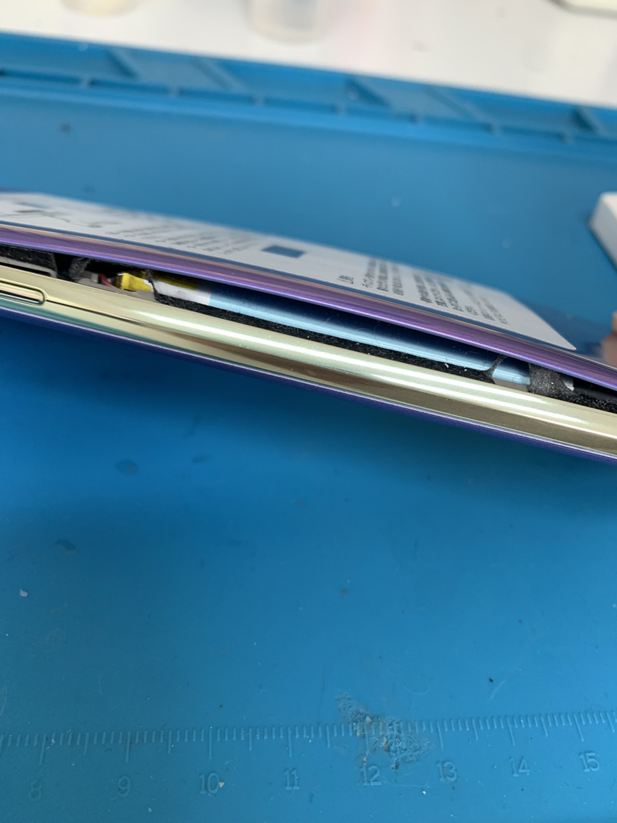 AQUOS R バッテリー交換【東久留米店】