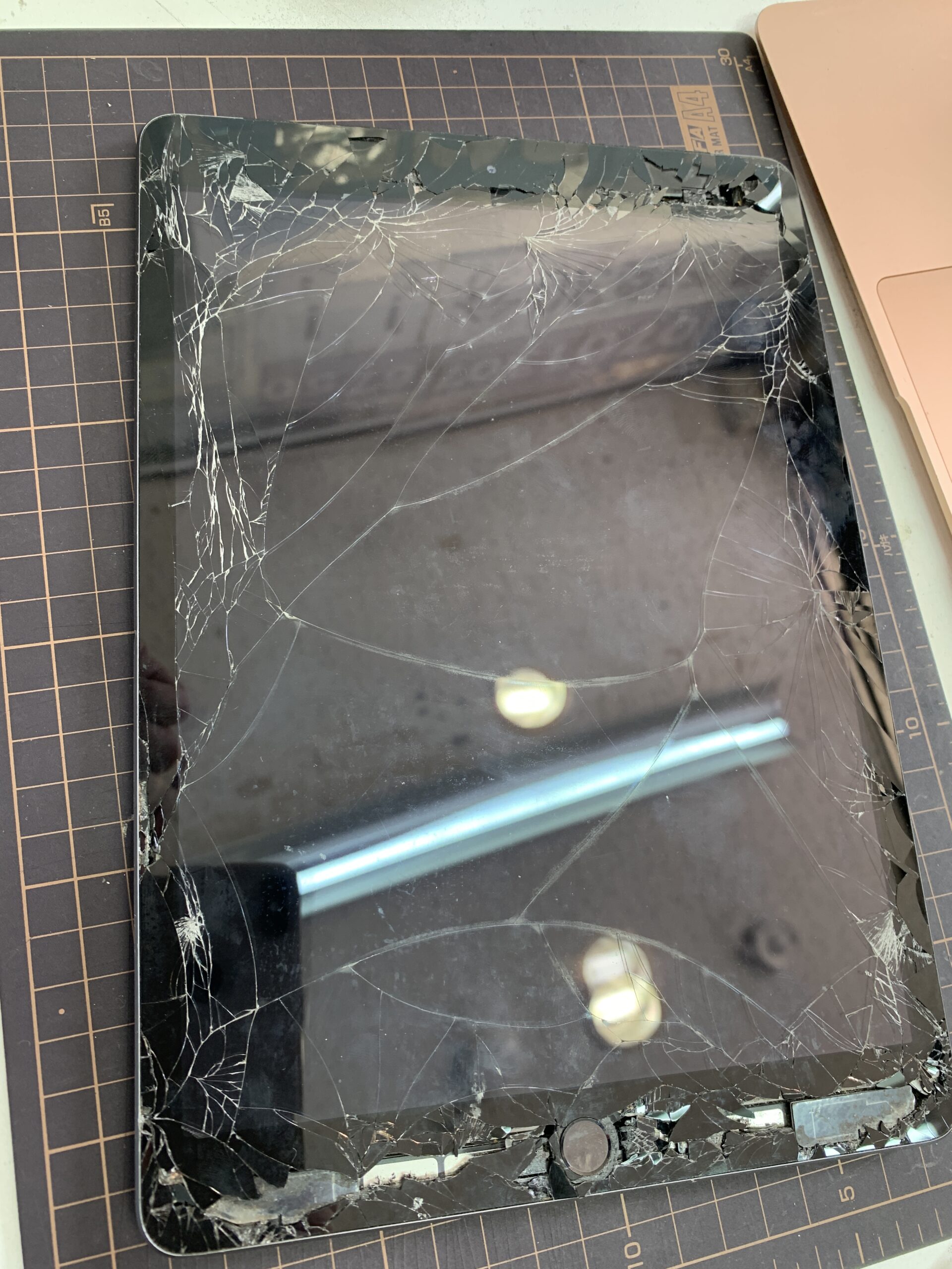 iPad8 ガラス交換【練馬店】