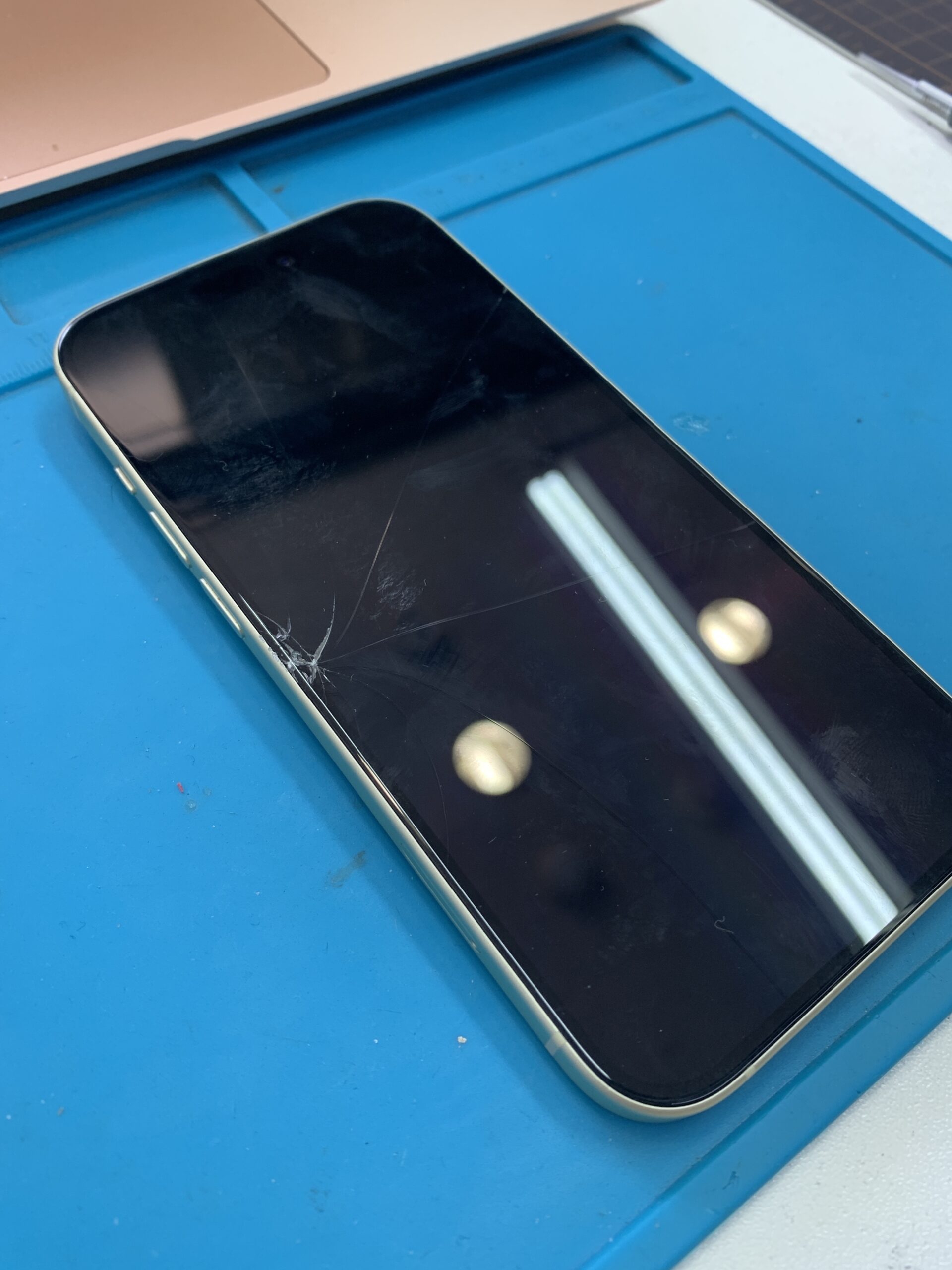 iPhone15 液晶交換【石神井公園店】