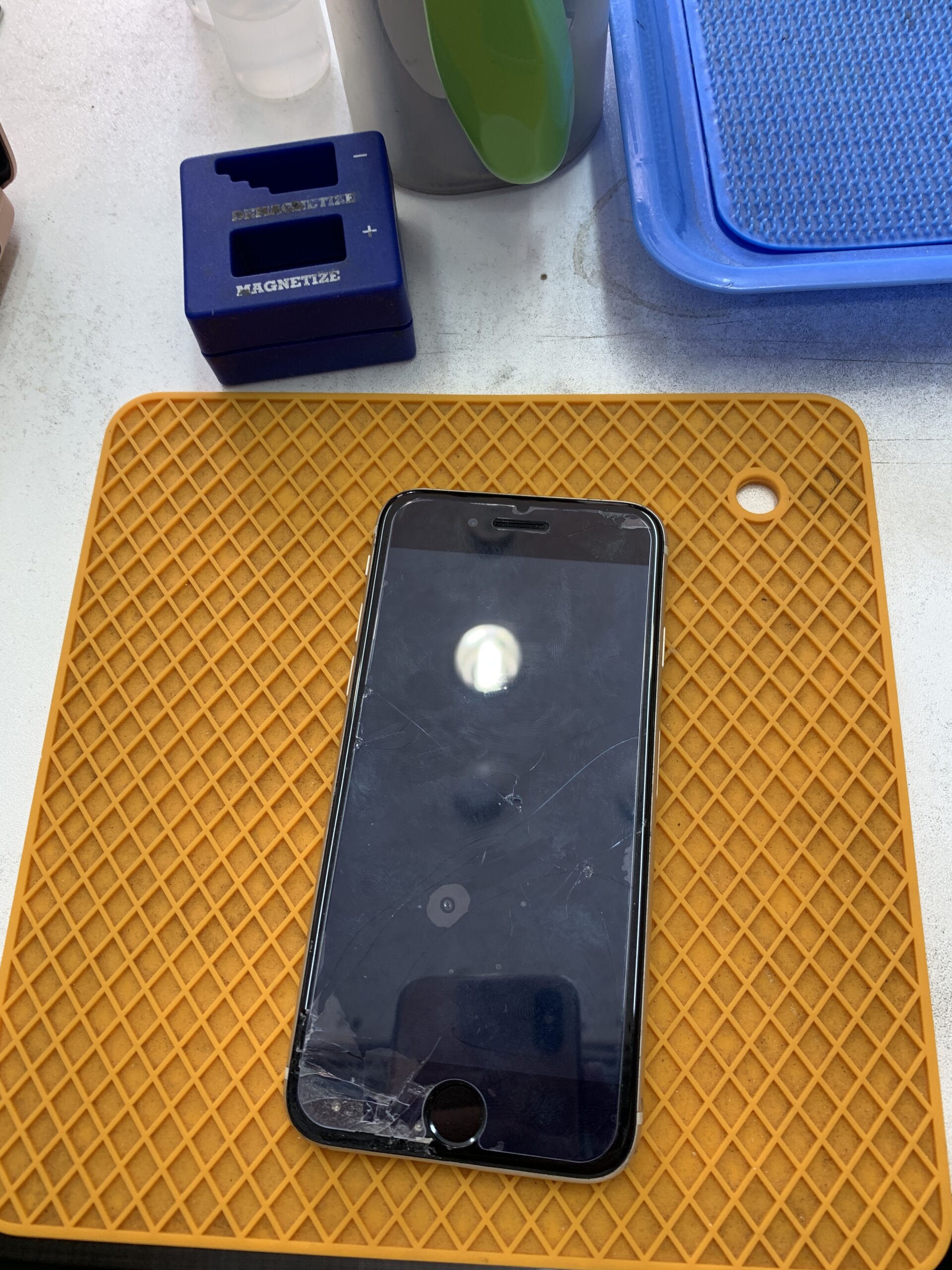 iPhone8 液晶パネル交換【練馬店】