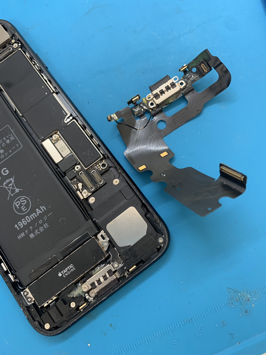 iPhone7　ドックコネクタ交換【東久留米店】