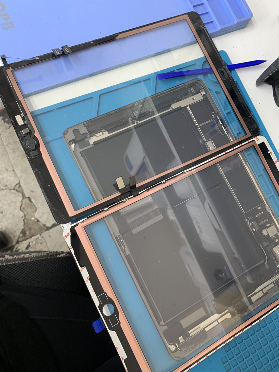 iPad8　デジタイザー交換【東久留米店】