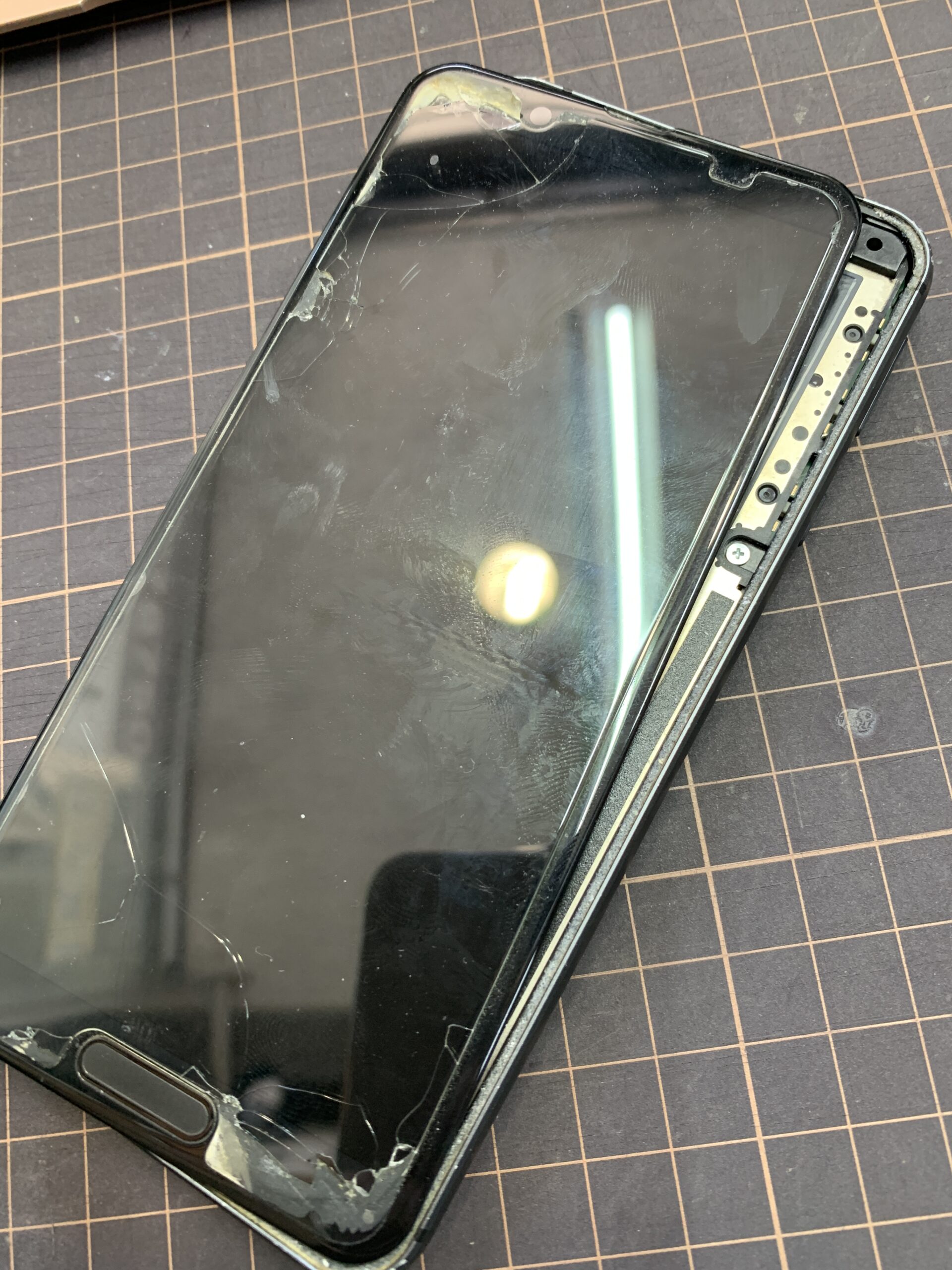 AQUOS sense3　液晶交換【練馬店】