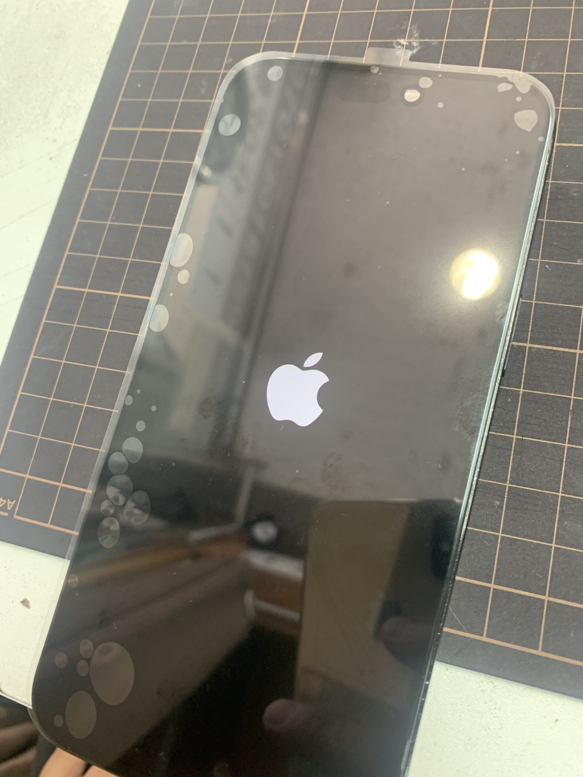 iPhone14ProMax 液晶交換【練馬店】