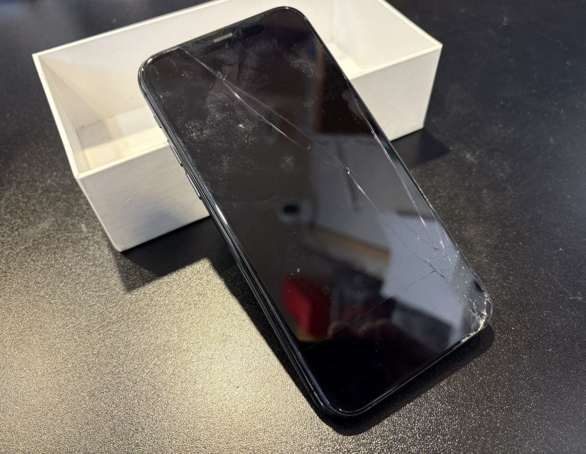 【自由が丘】iPhone 11 Pro 画面交換修理、承りました！