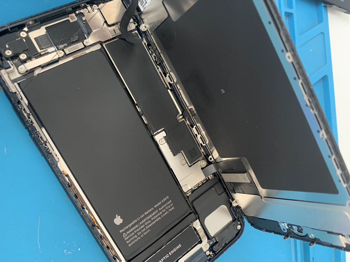 iPhoneSE3　液晶・バッテリー交換【ひばりヶ丘店】