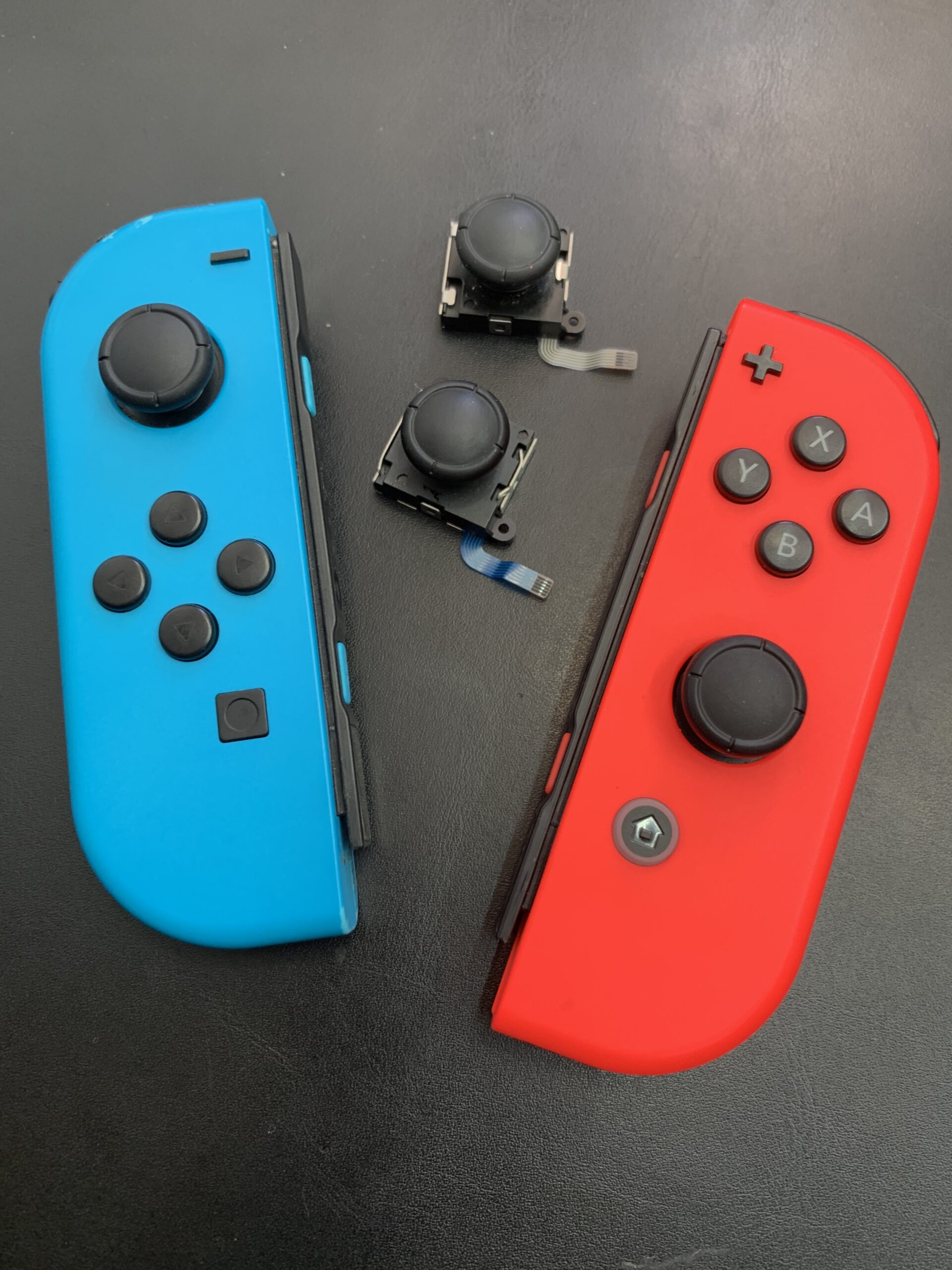 Switch ジョイコン修理 お任せください【練馬店】