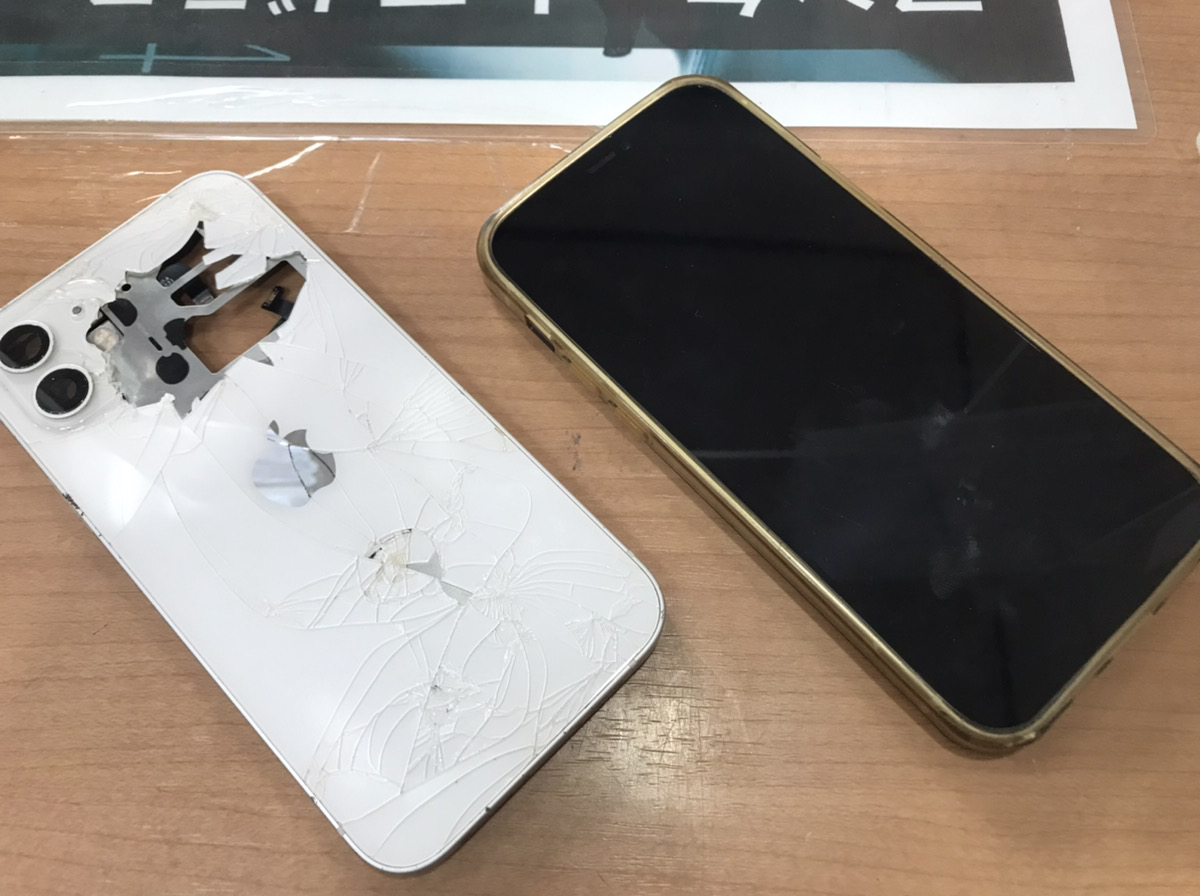 iPhone 12背面ガラス交換 【RepairWorld本厚木店】