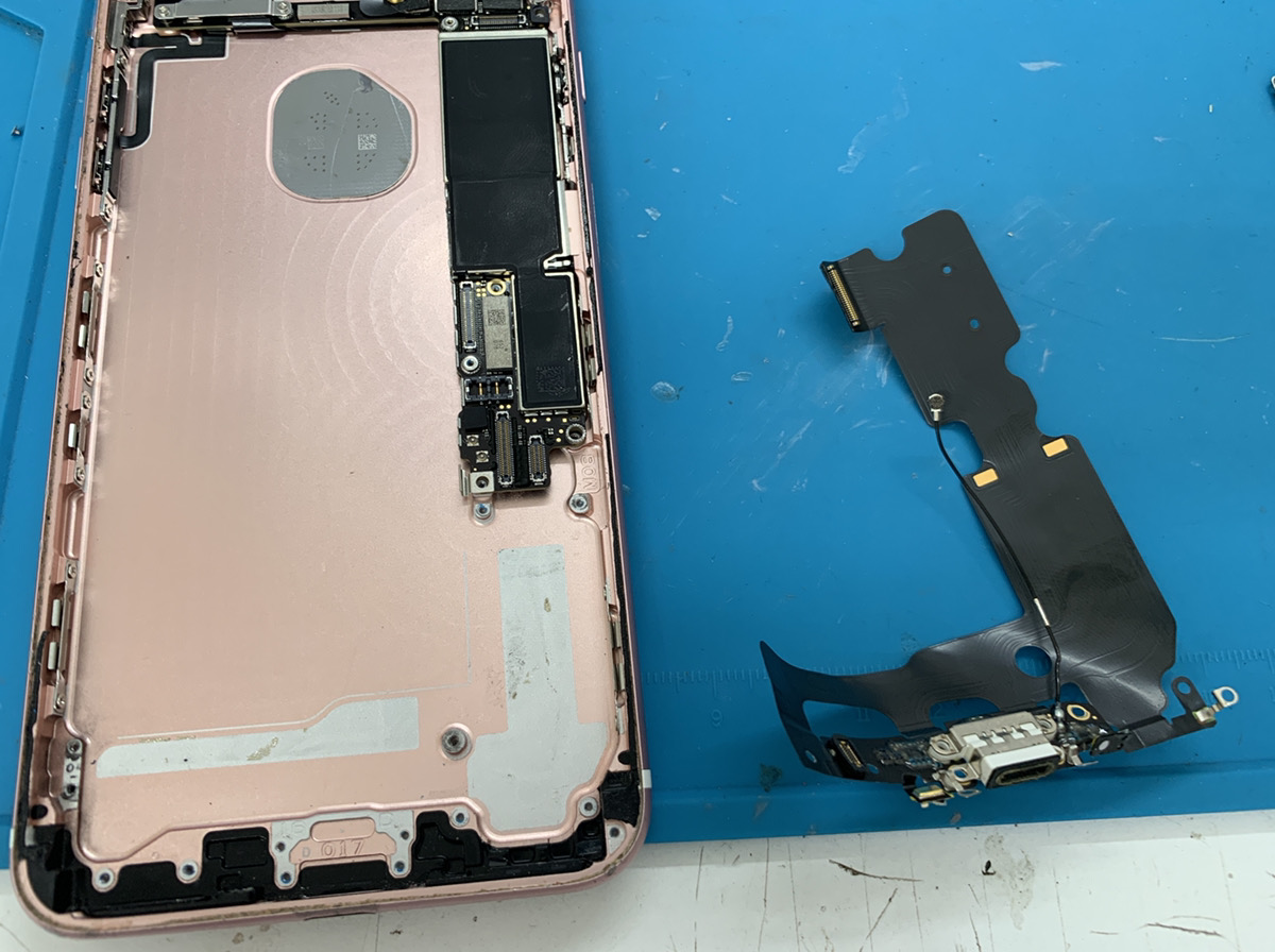 iPhoneが充電出来なくなってしまったときの対処法【大泉学園店】