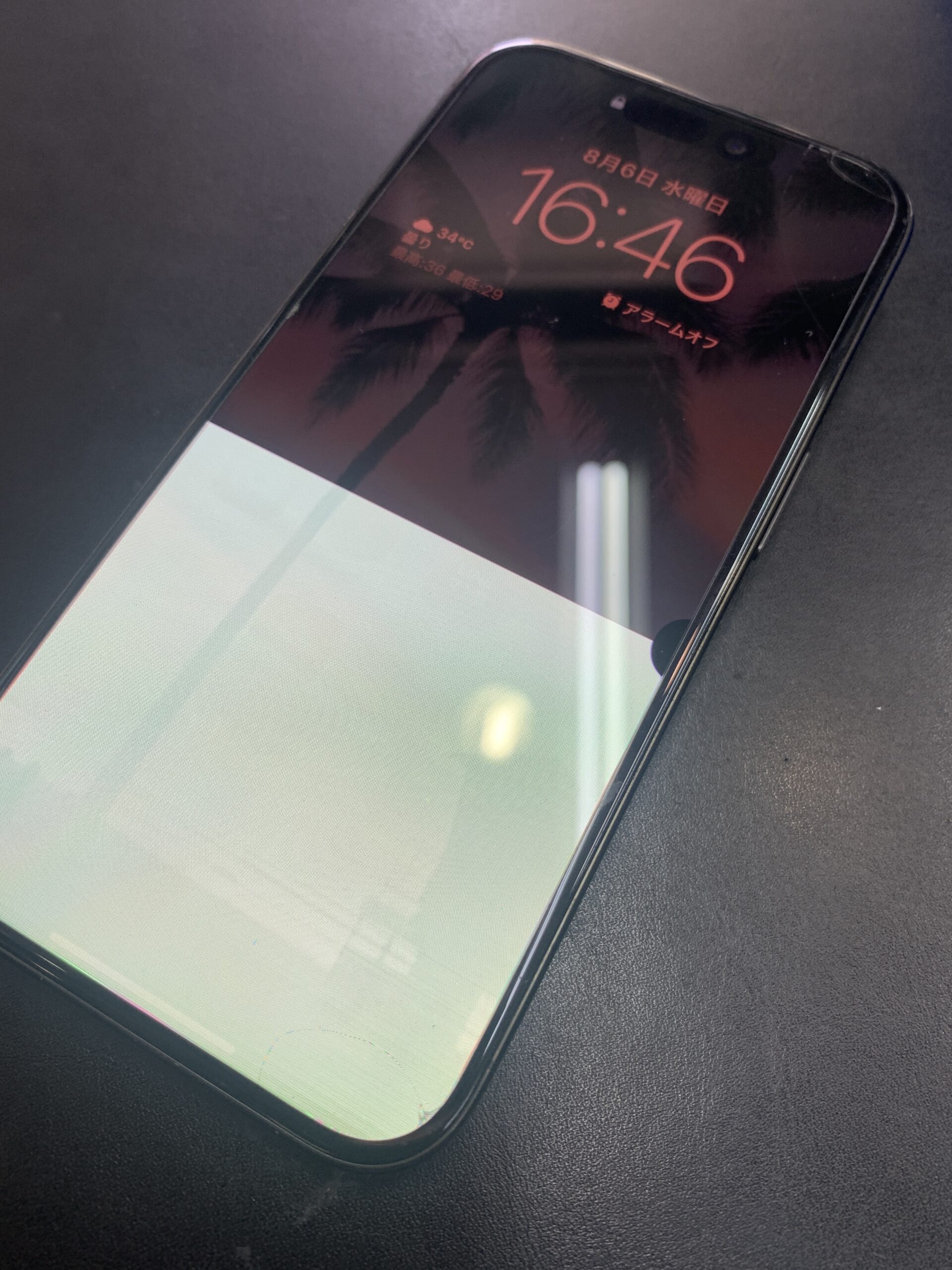 【iPhone液晶交換】画面が真っ暗・線が入った・・・そのまま使うと危険です。