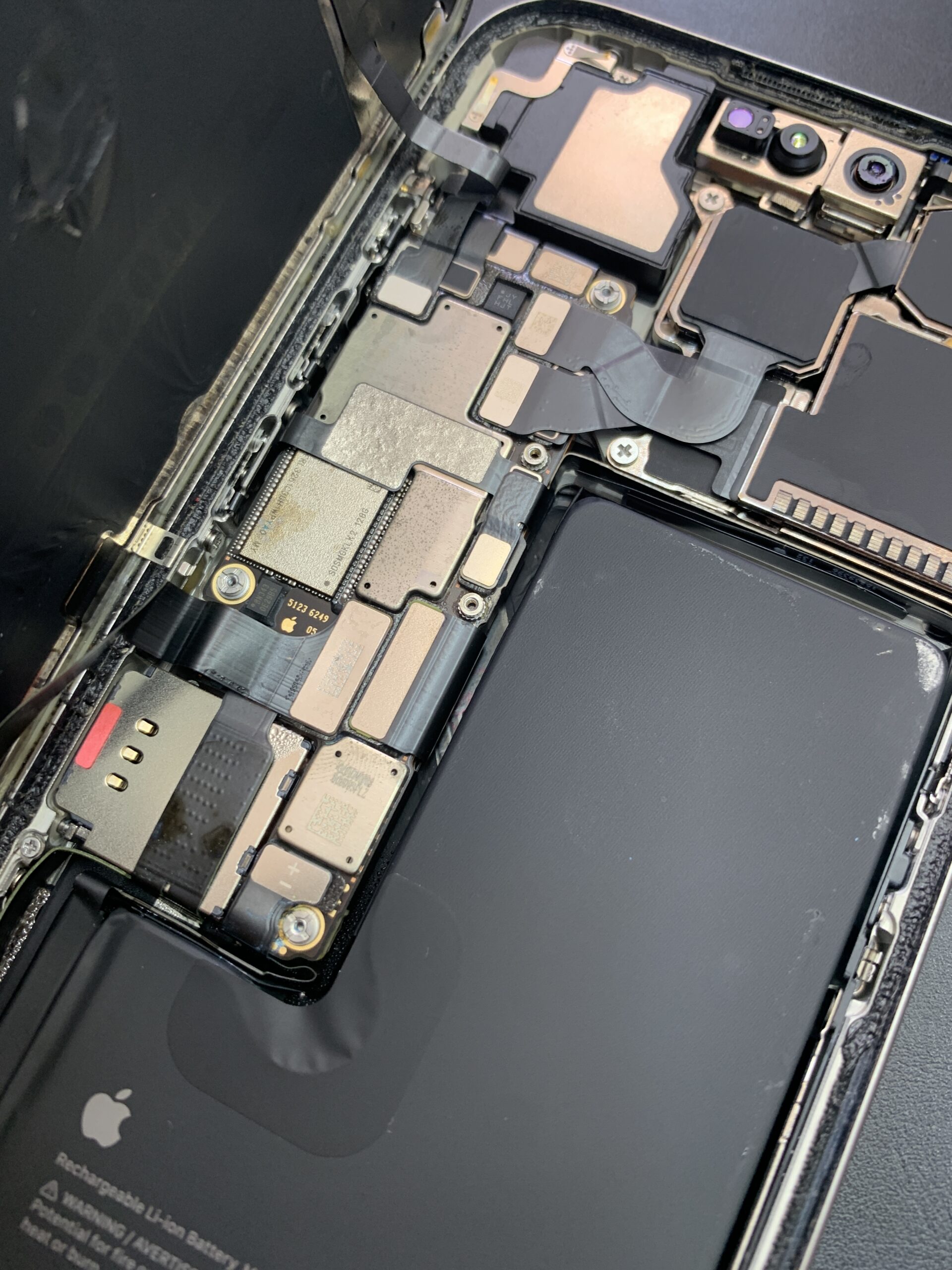 最新機種でも油断禁物！iPhone15Proの水没修理事例